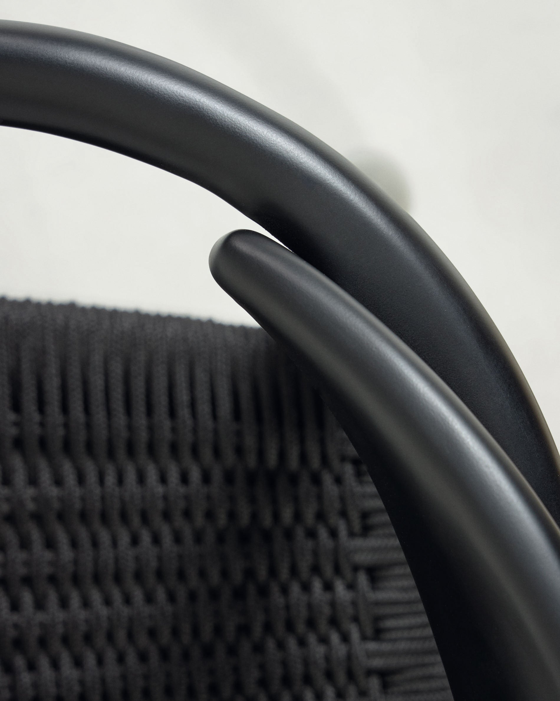 Nina stackable chair in solid acacia wood with black finish and black rope seat FSC 100% - Detail