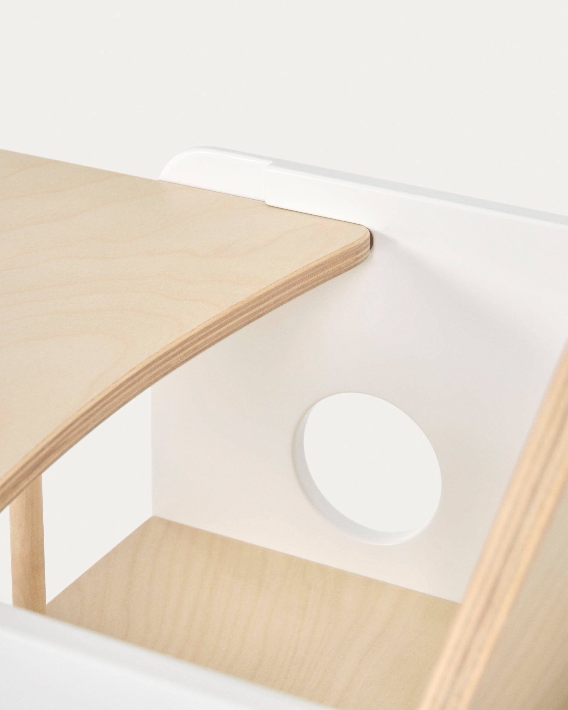 Tray for the Nuun evolutive chair in birch veneer - Detail
