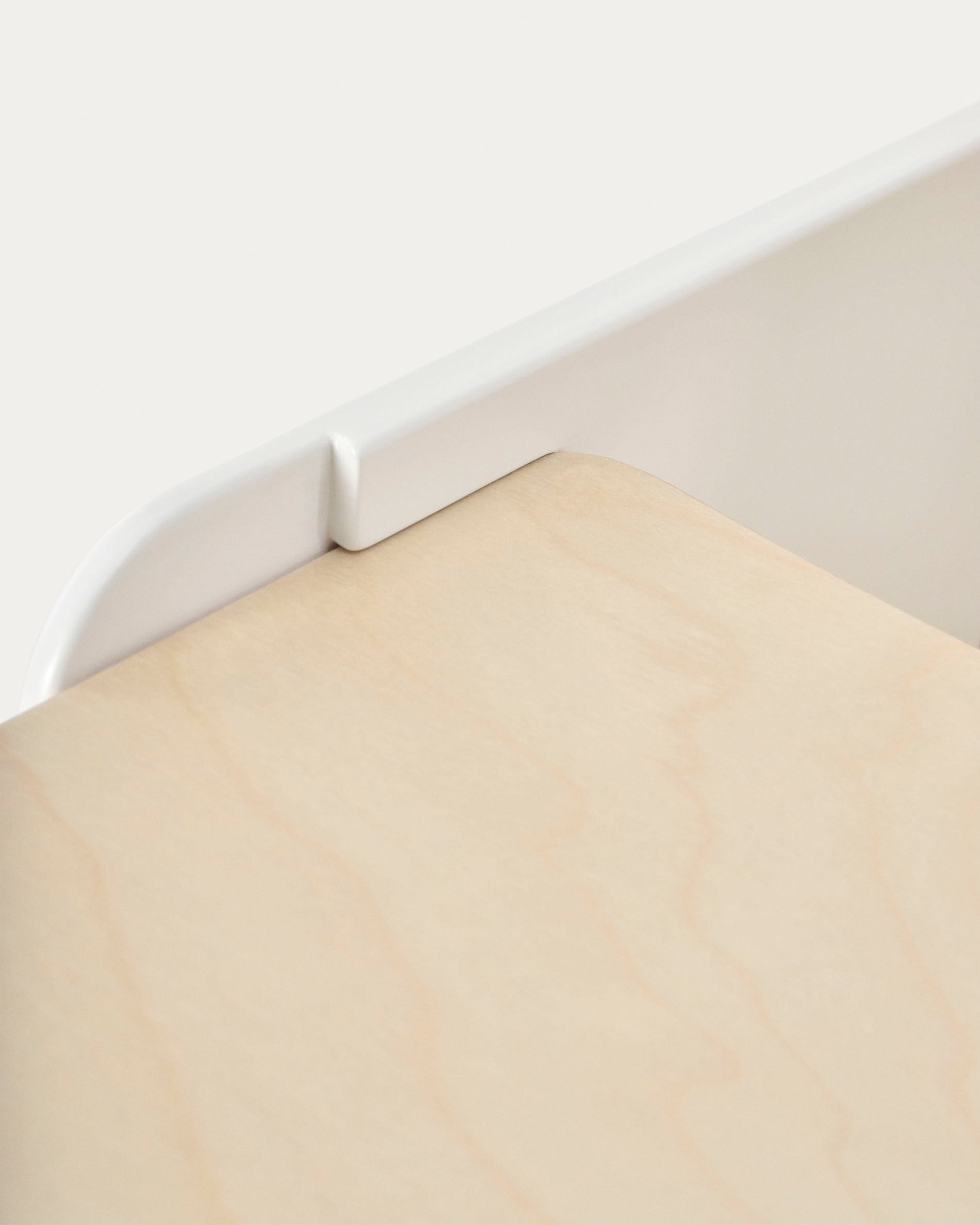 Tray for the Nuun evolutive chair in birch veneer - Detail