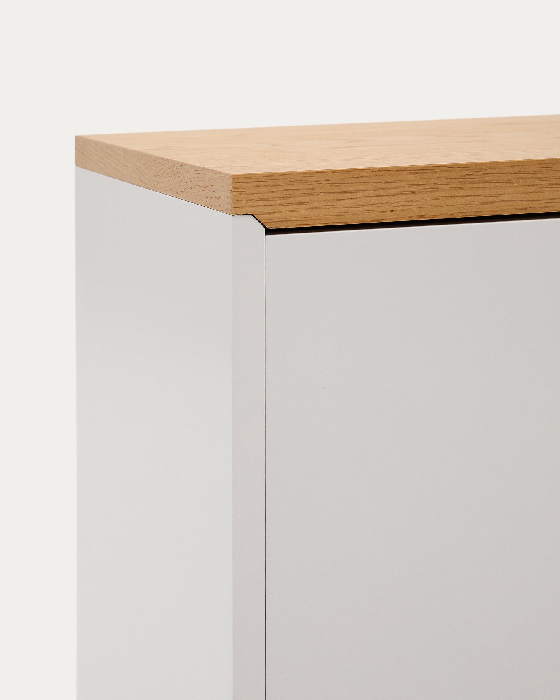 Abilen oak wood veneer 3 door sideboard with white lacquer, 180 x 75 cm FSC 100% - Detail