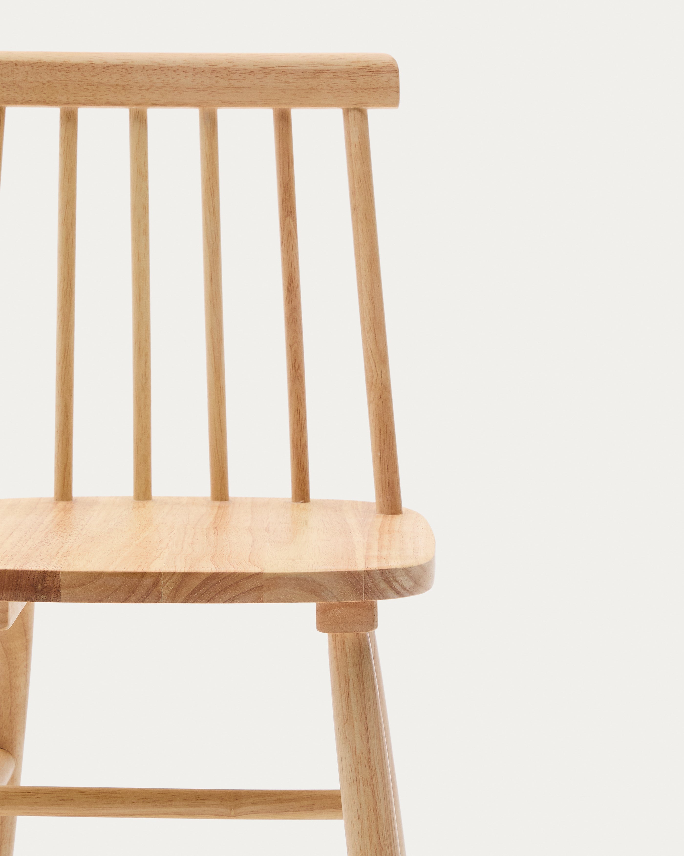 Tressia kids chair in solid rubber wood with natural finish - Detail