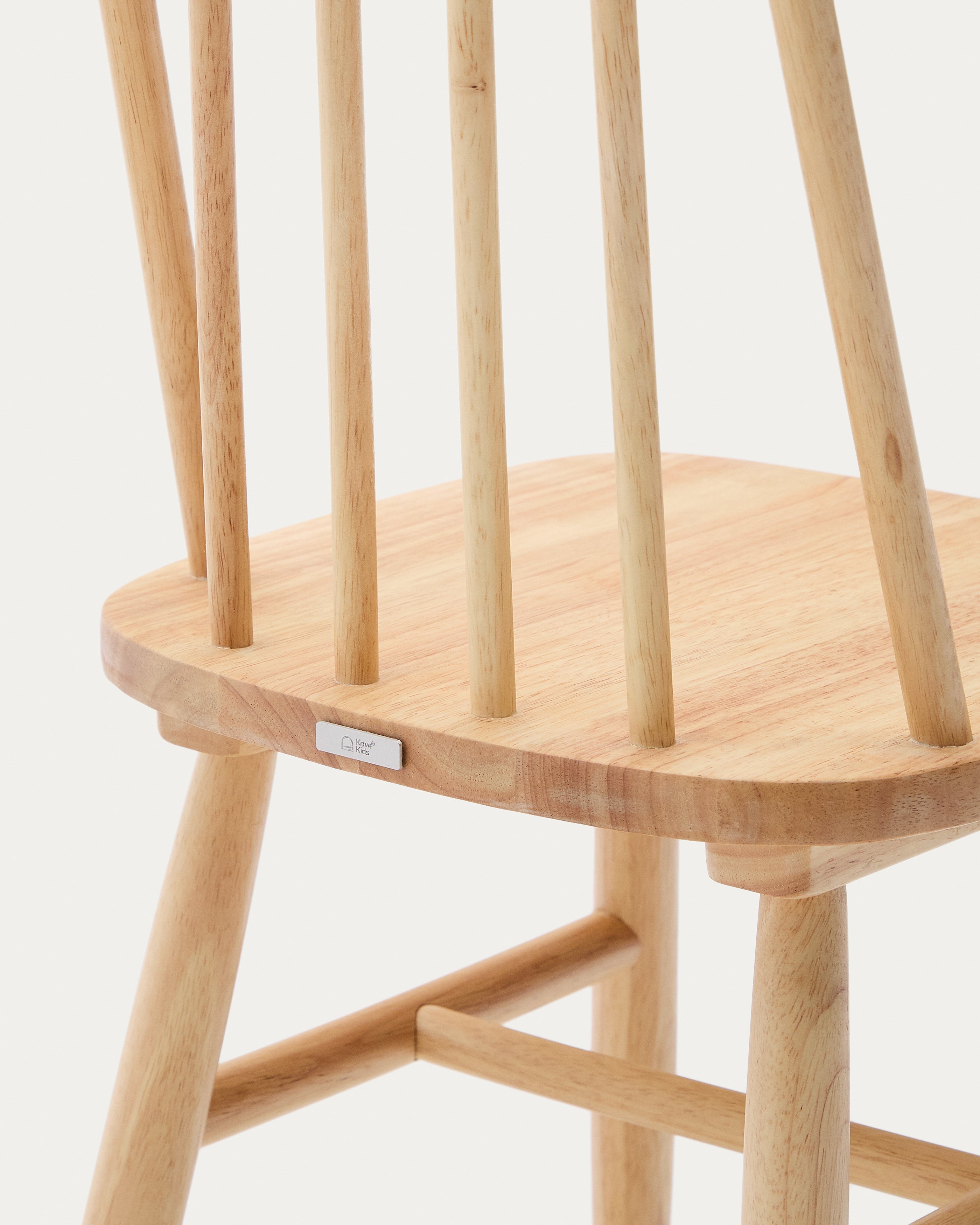 Tressia kids chair in solid rubber wood with natural finish - Detail