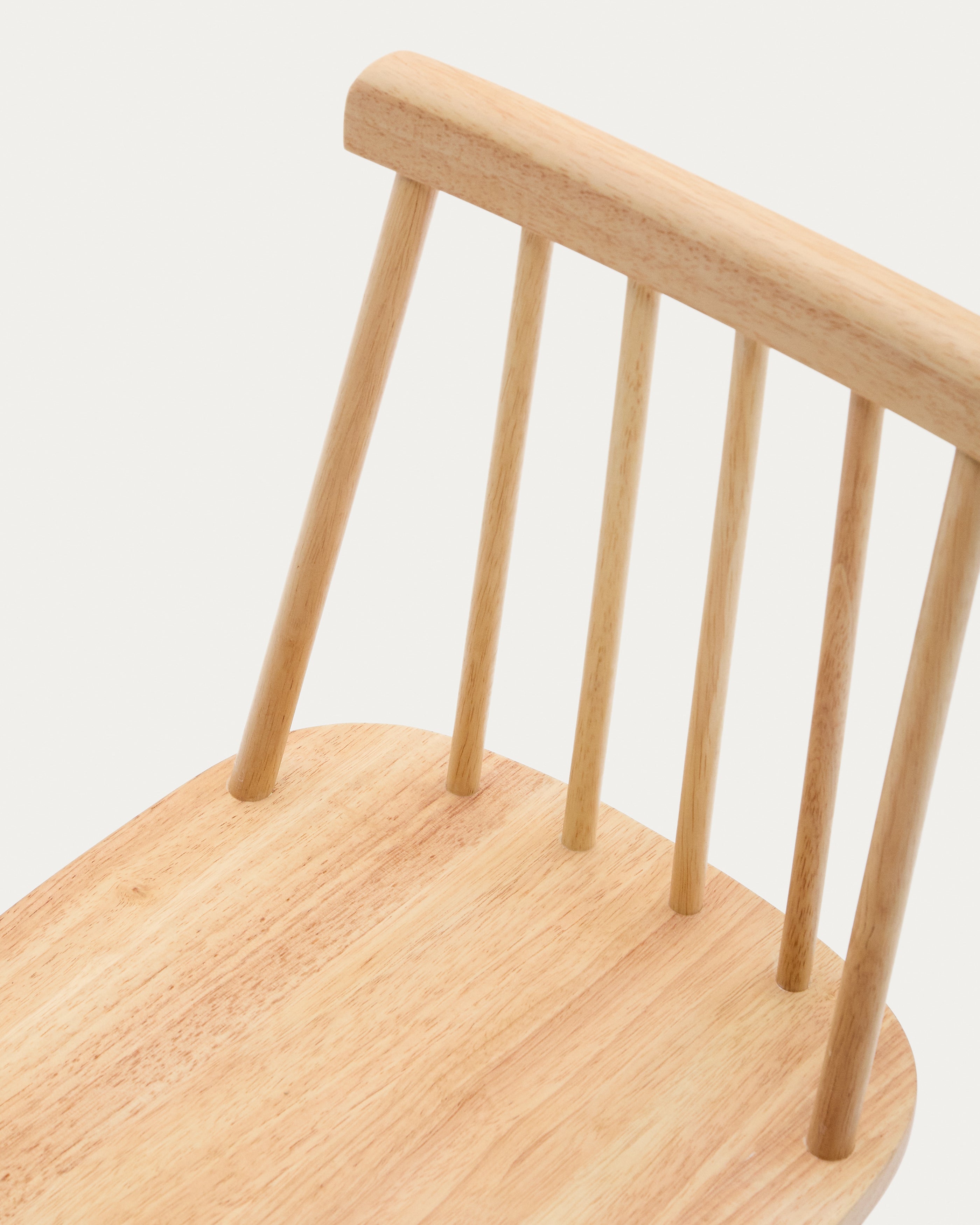 Tressia kids chair in solid rubber wood with natural finish - Detail