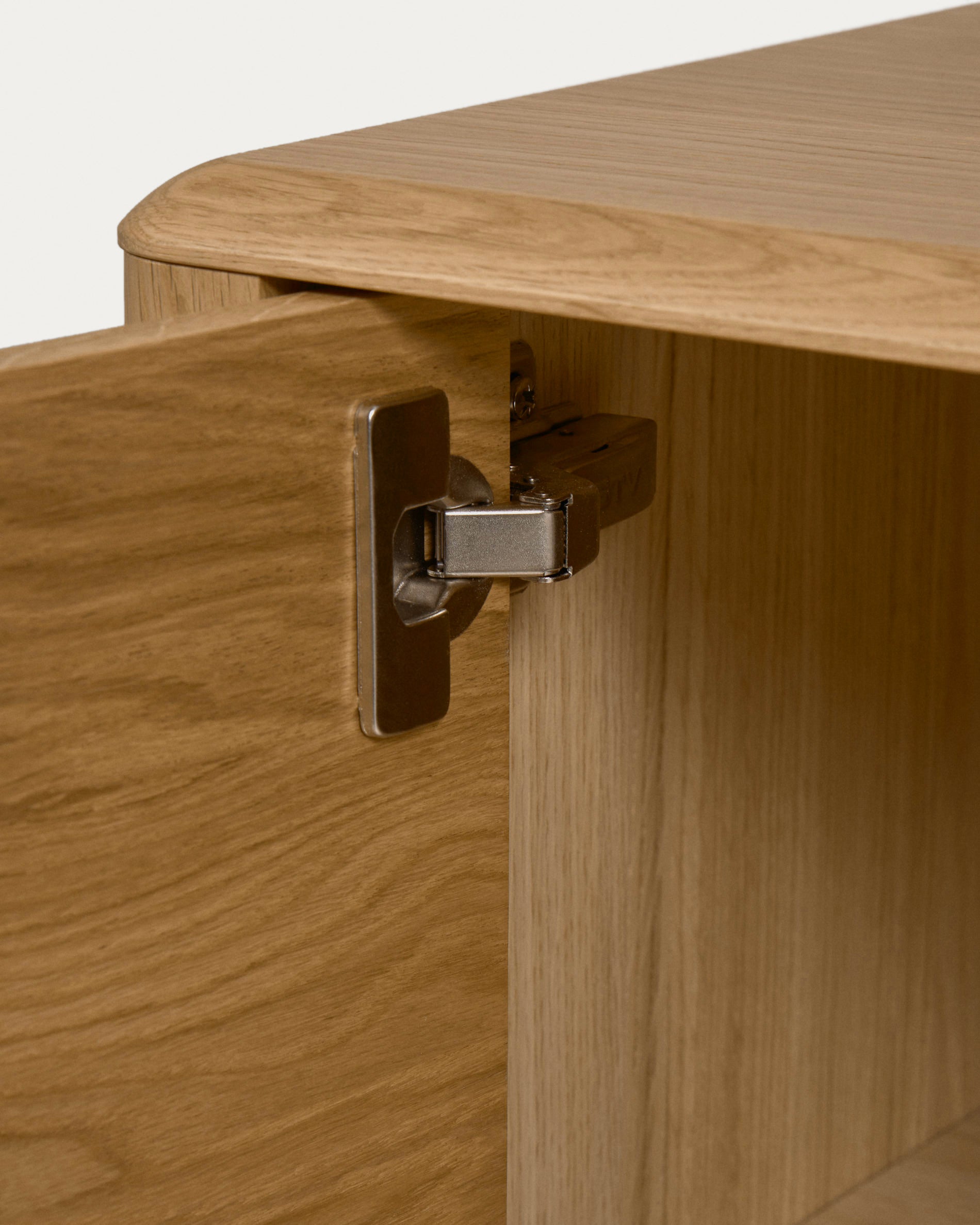 Lenon oak wood and veneer sideboard with 2 doors & 3 drawers, 155 x 86 cm FSC MIX Credit - Detail