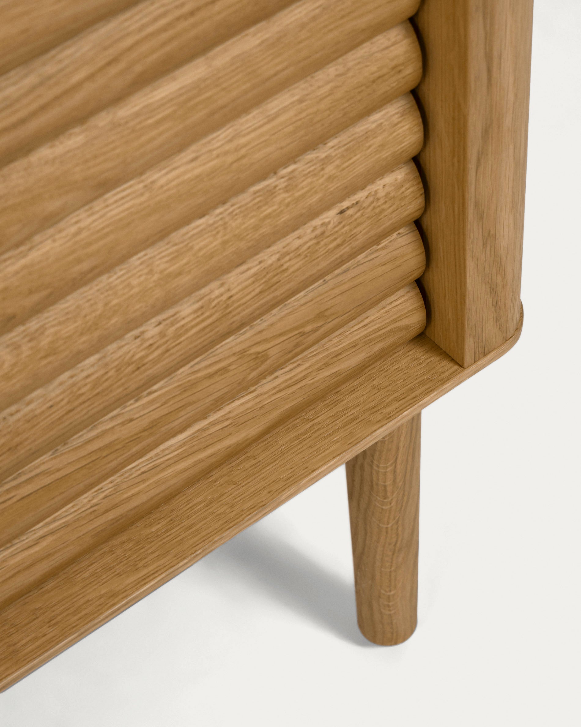 Lenon oak wood and veneer sideboard with 2 doors & 3 drawers, 155 x 86 cm FSC MIX Credit - Detail