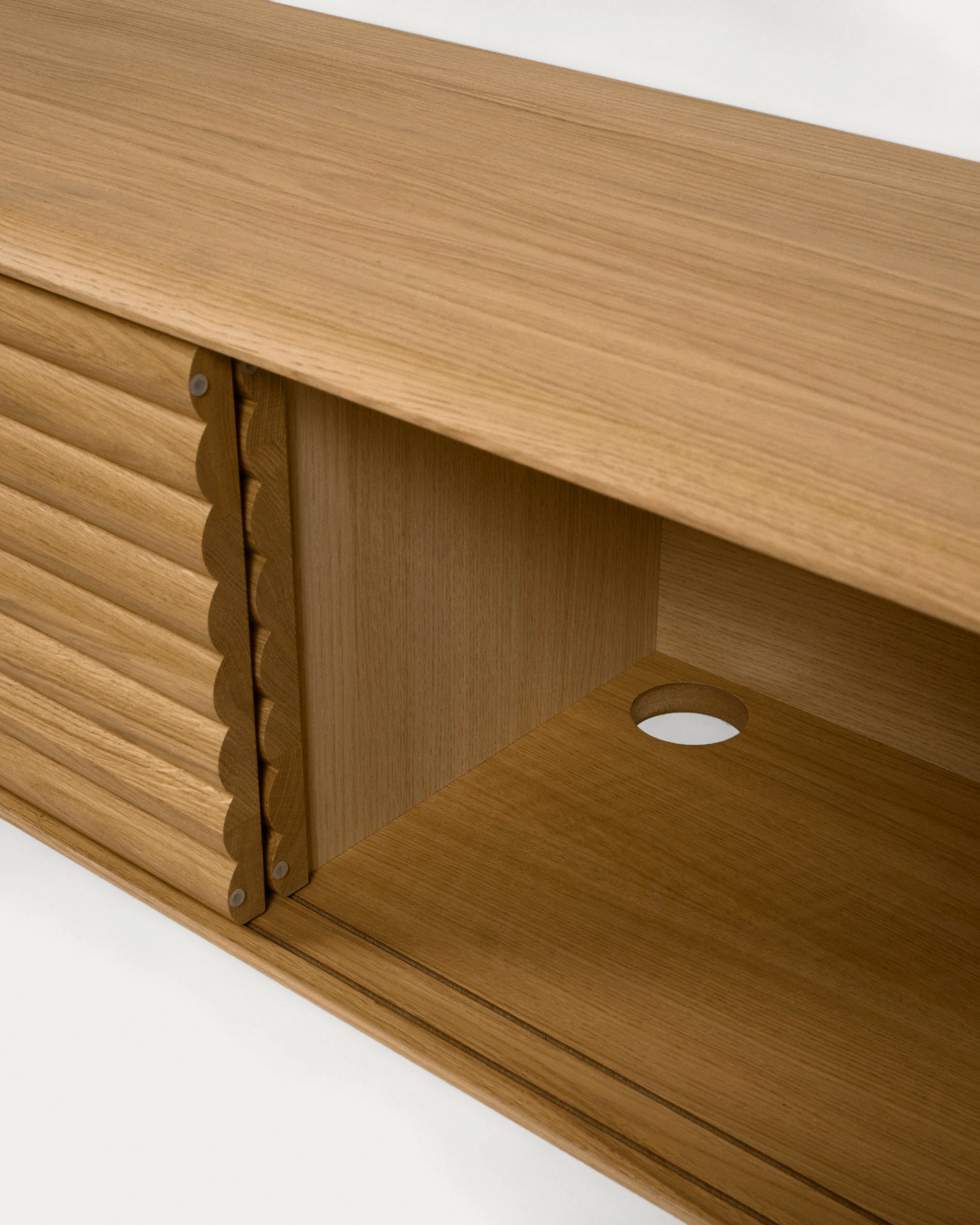 Lenon 2 door solid wood and oak veneer TV stand, 200 x 57 cm, FSC MIX Credit - Detail