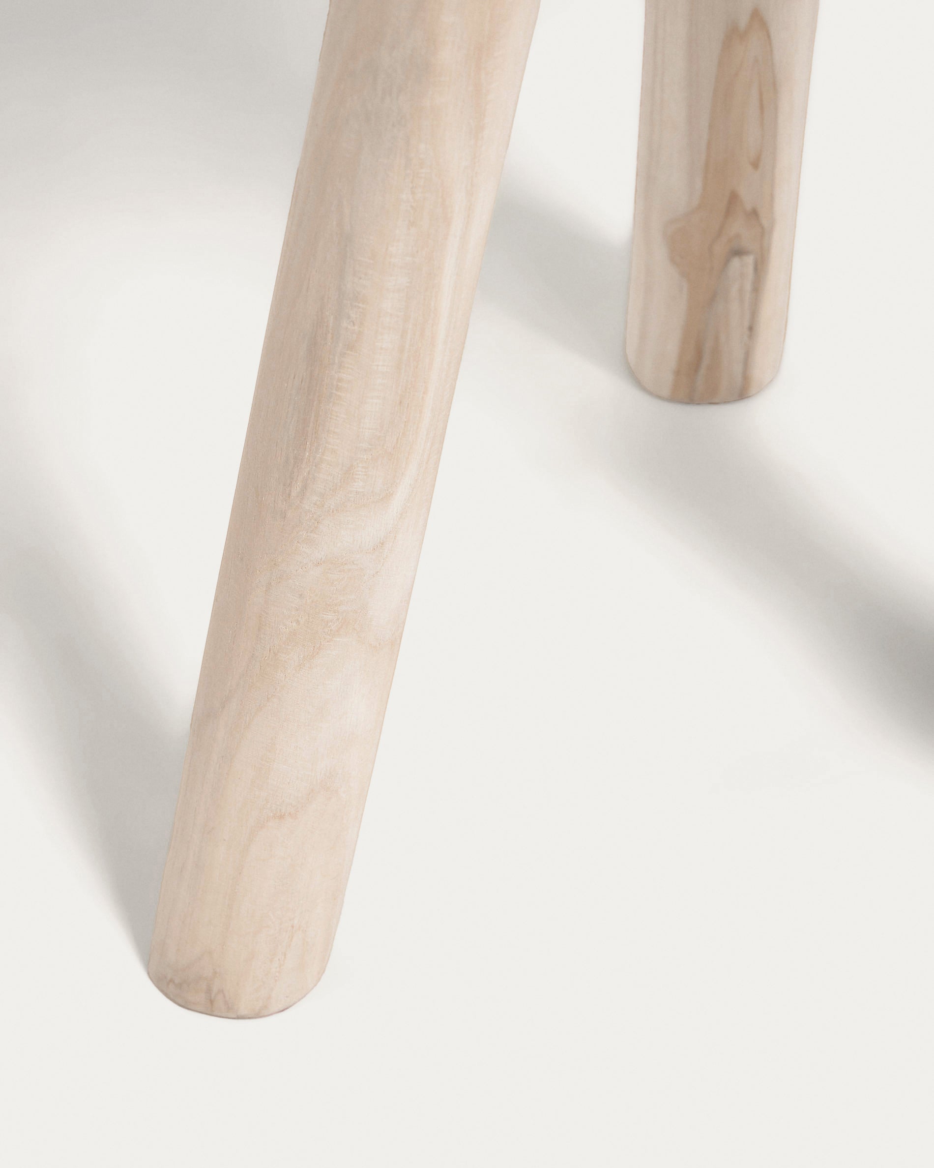 Glenda round solid teak wood side table, Ø 35 cm - Detail