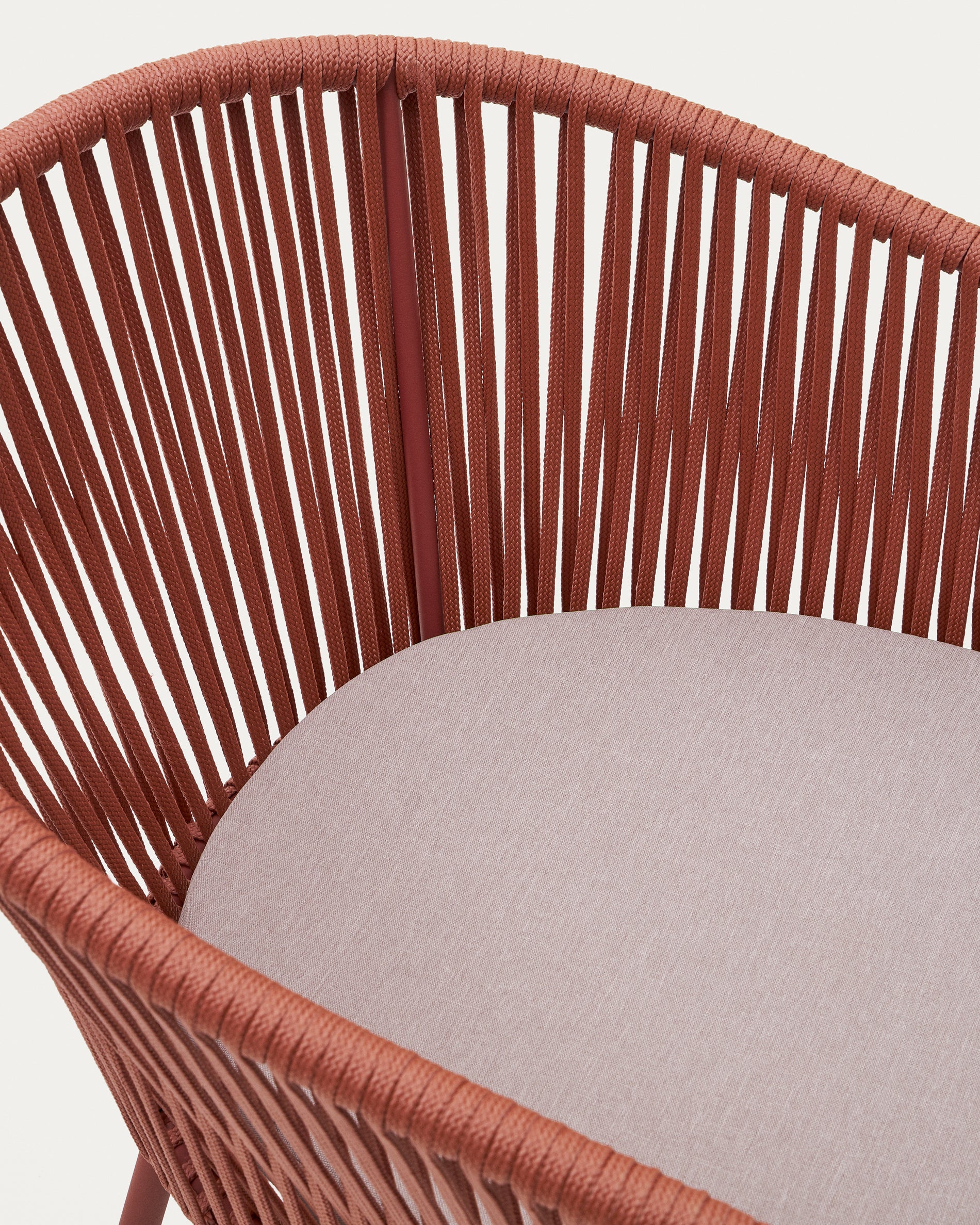 Yanet terracotta rope chair with galvanised steel legs - Detail