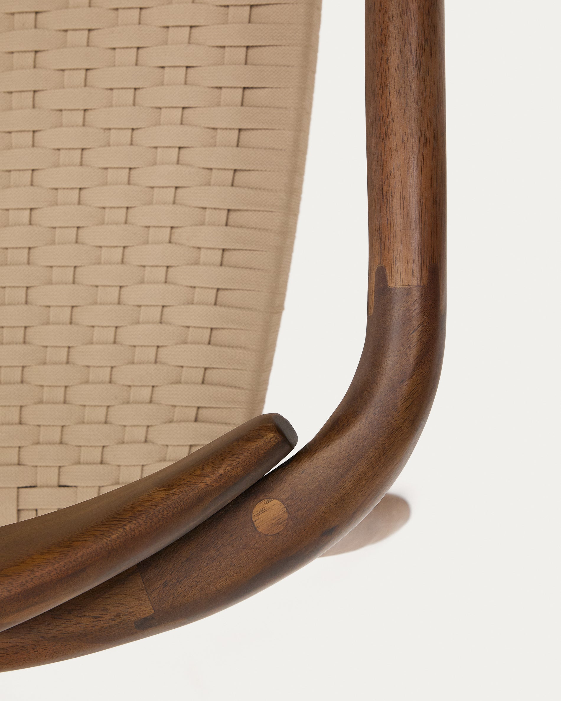 Nina stackable chair in solid acacia wood with walnut finish and beige rope seat FSC 100% - Detail