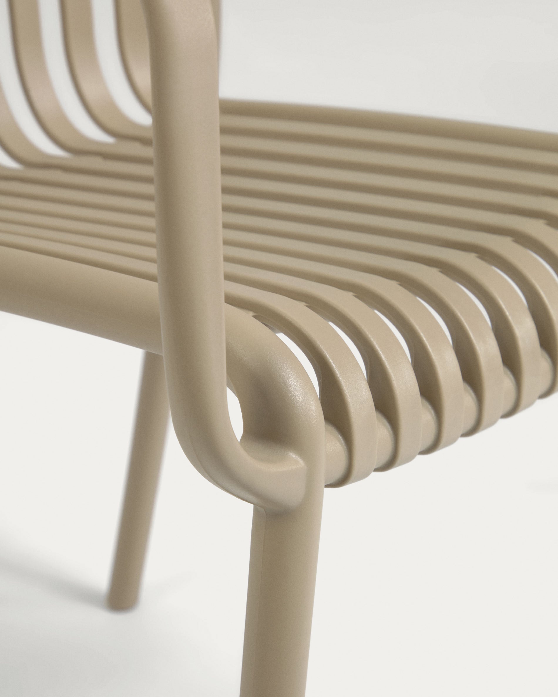 Isabellini stackable outdoor chair in beige - Detail
