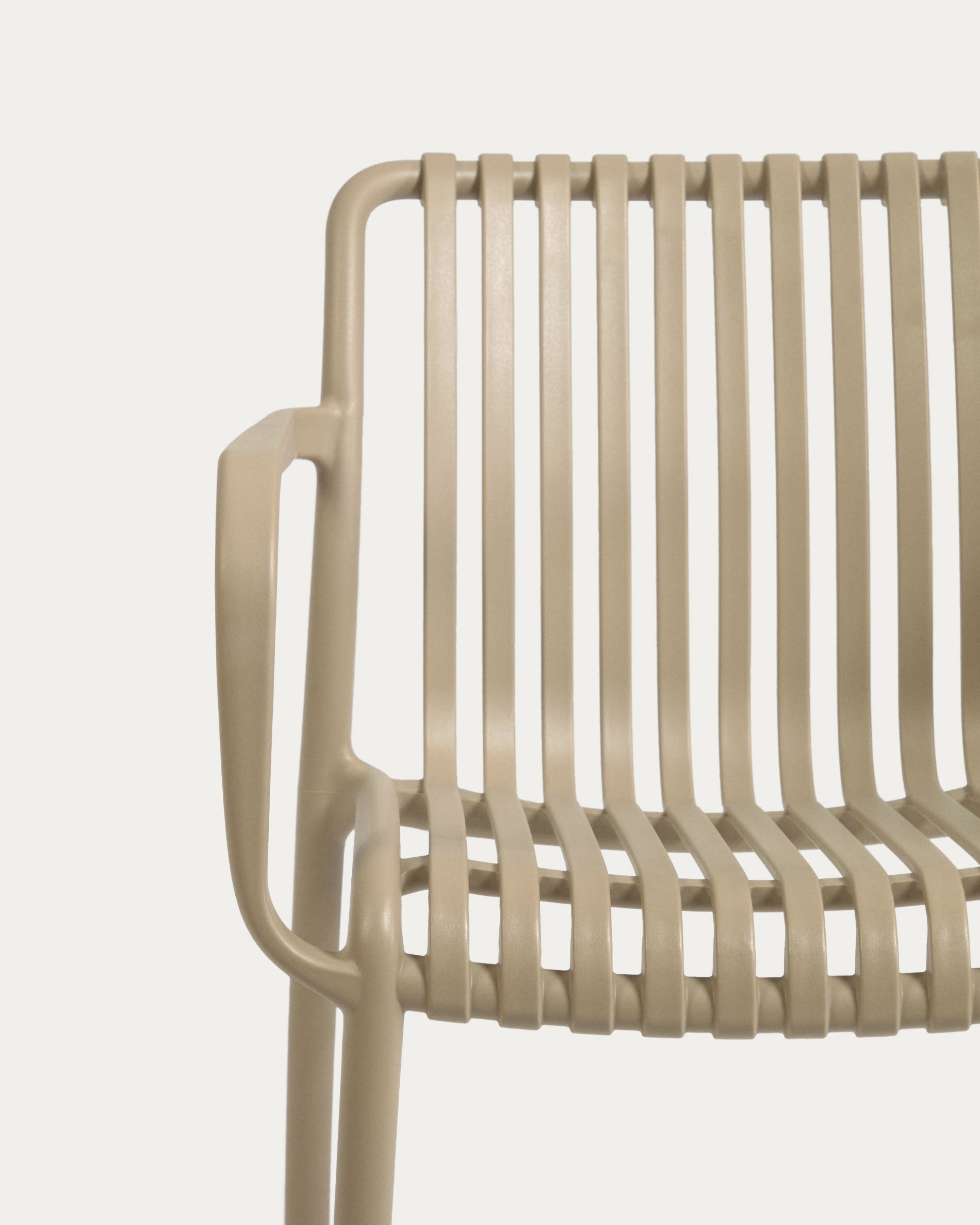 Isabellini stackable outdoor chair in beige - Detail