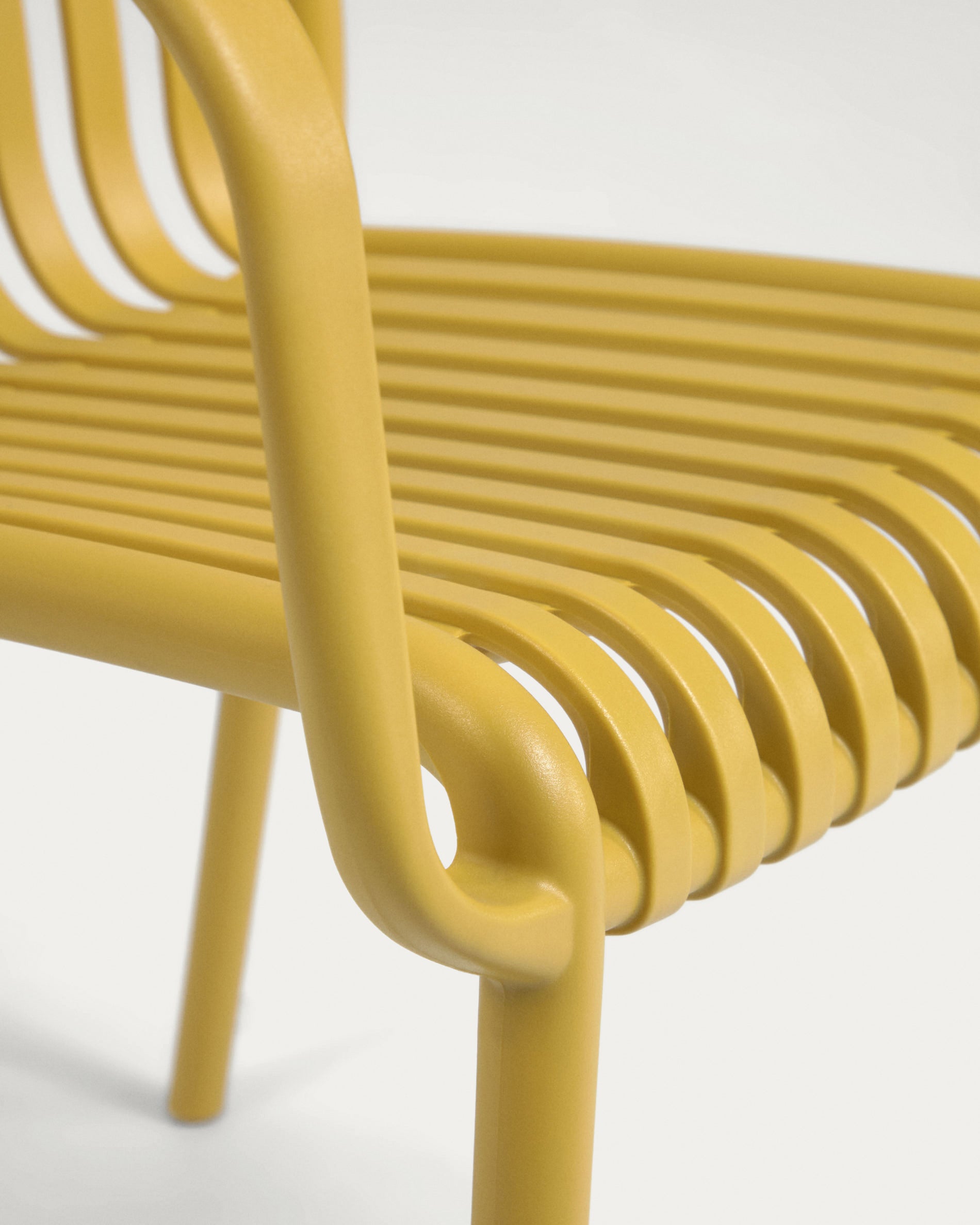 Isabellini stackable outdoor chair in yellow - Detail