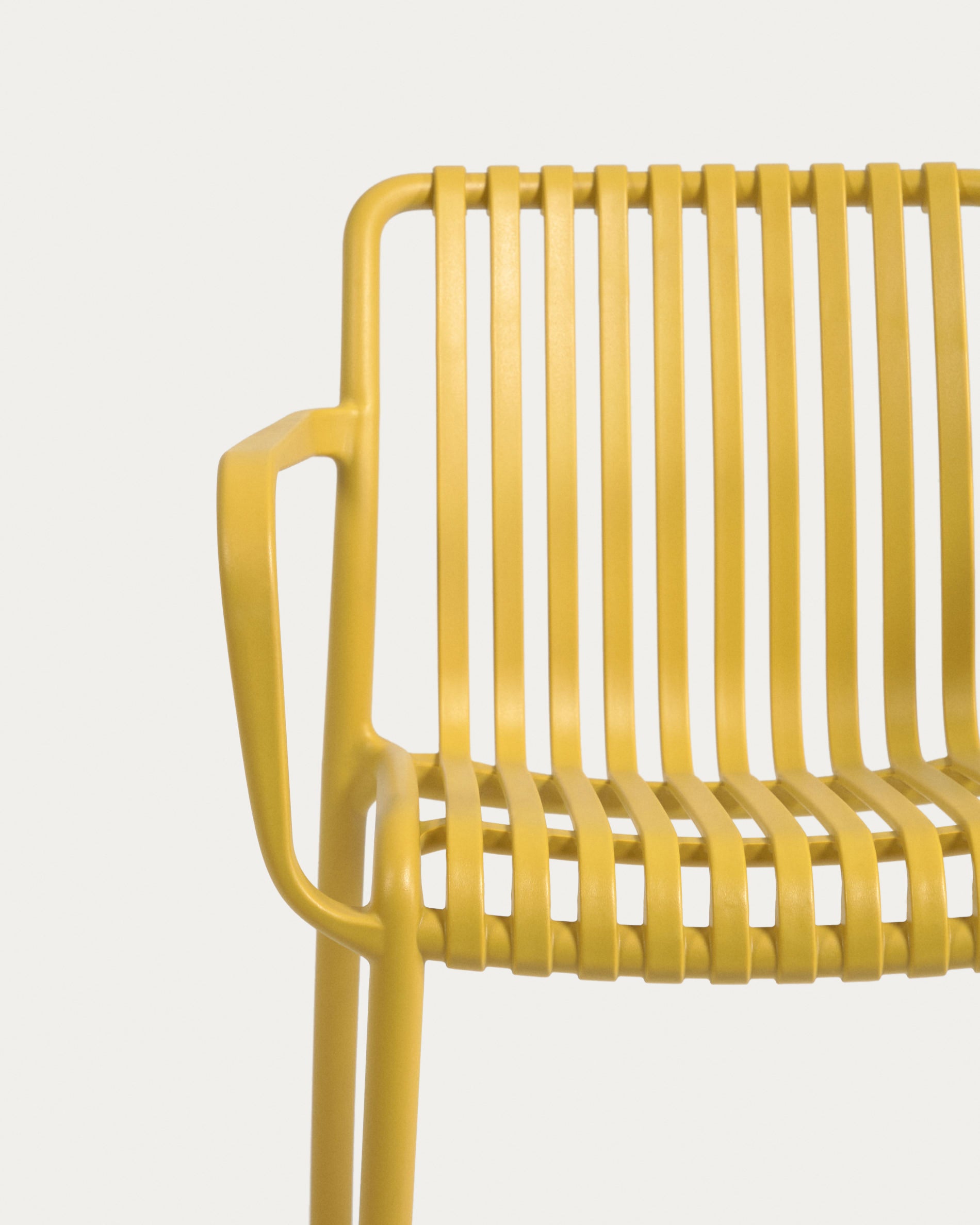 Isabellini stackable outdoor chair in yellow - Detail