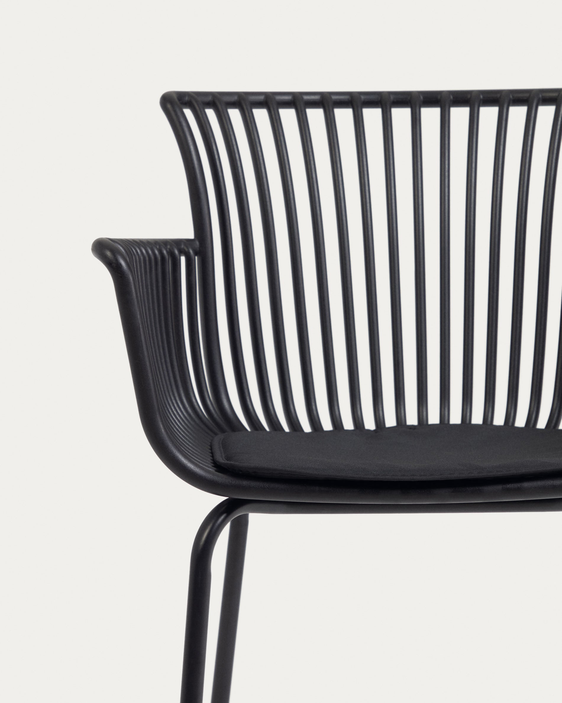 Surpika outdoor chair in black - Detail