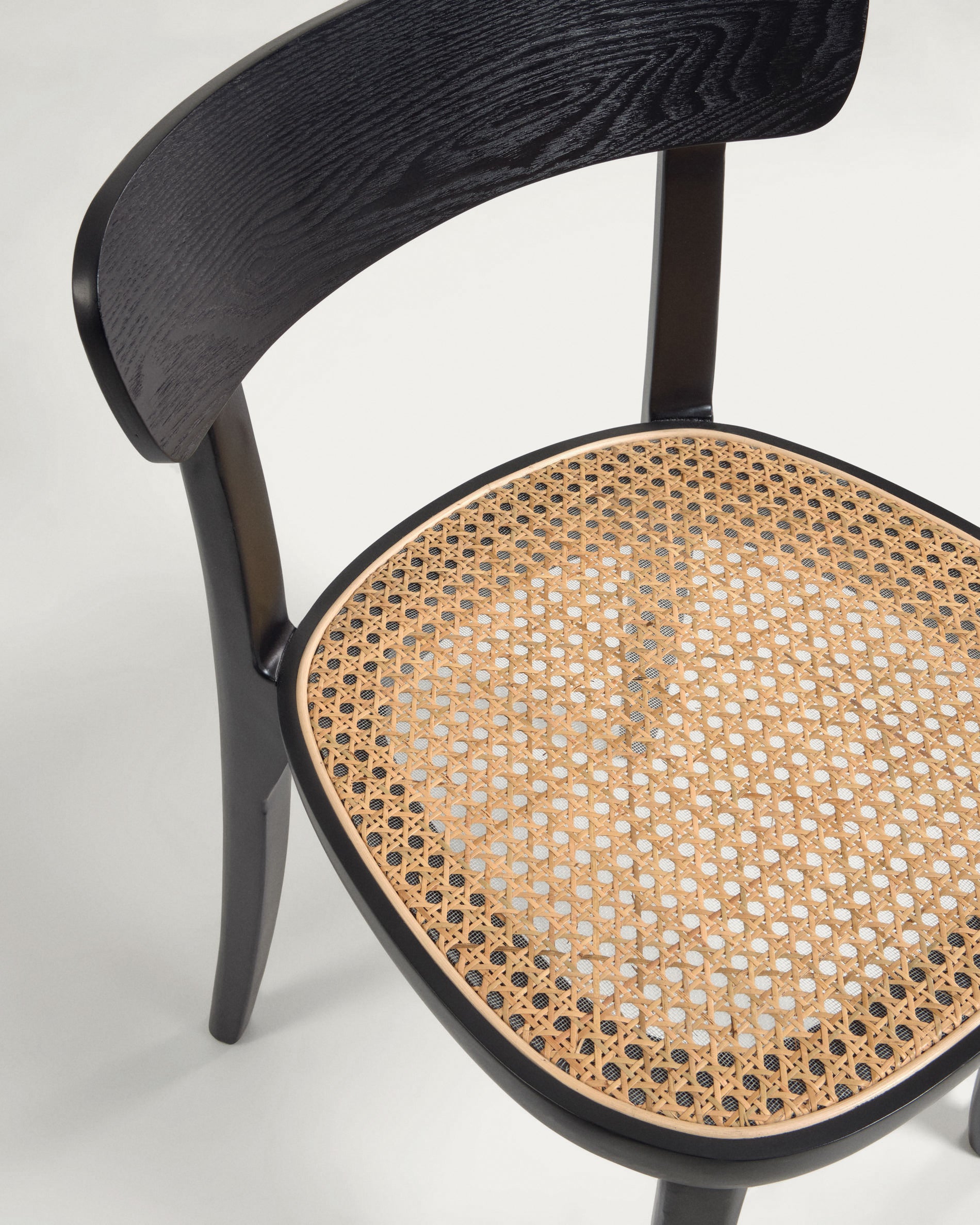 Romane chair in solid beech with black finish, ash veneer and rattan - Detail