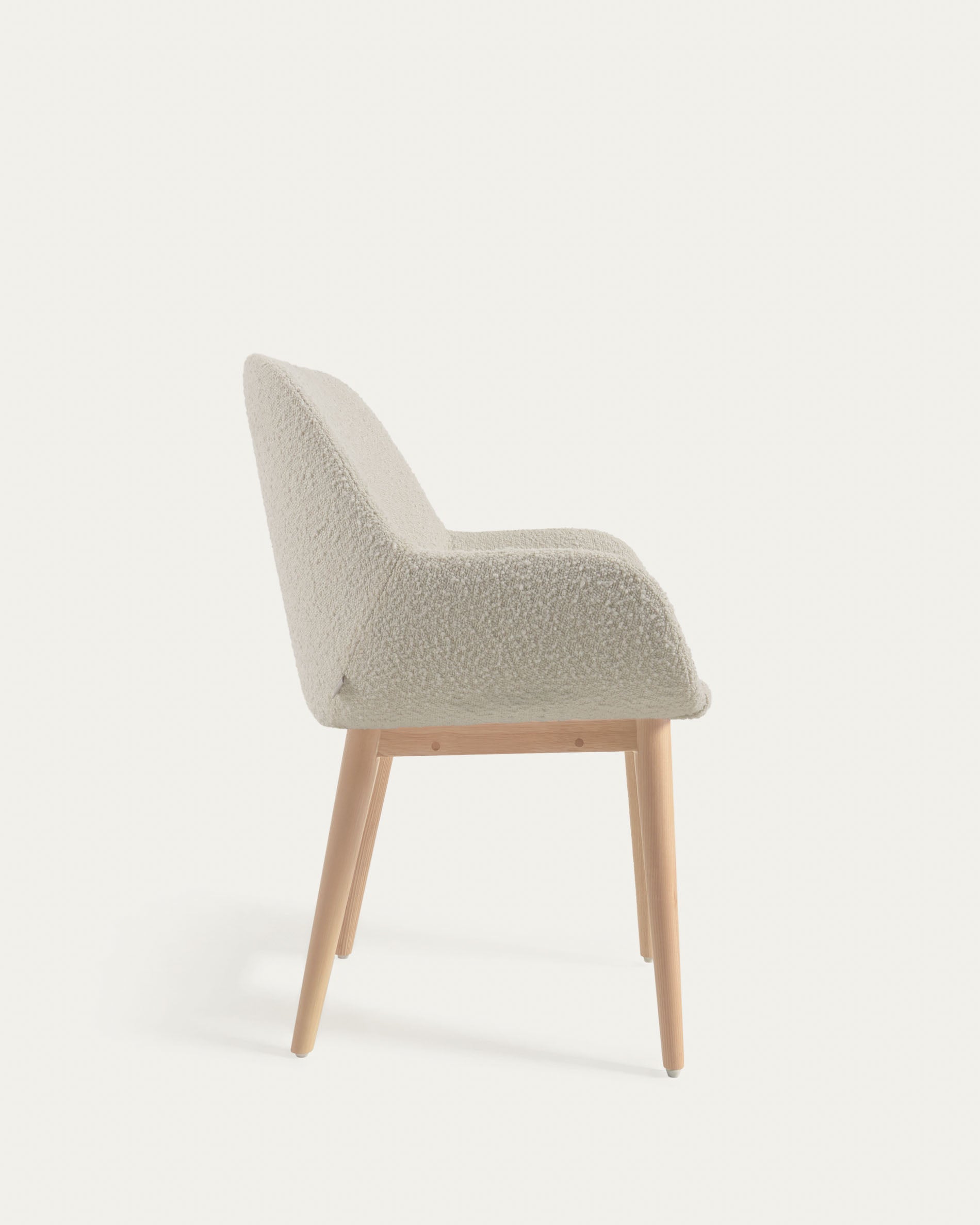Konna chair in white bouclé with solid ash wood legs in a natural finish - Product View