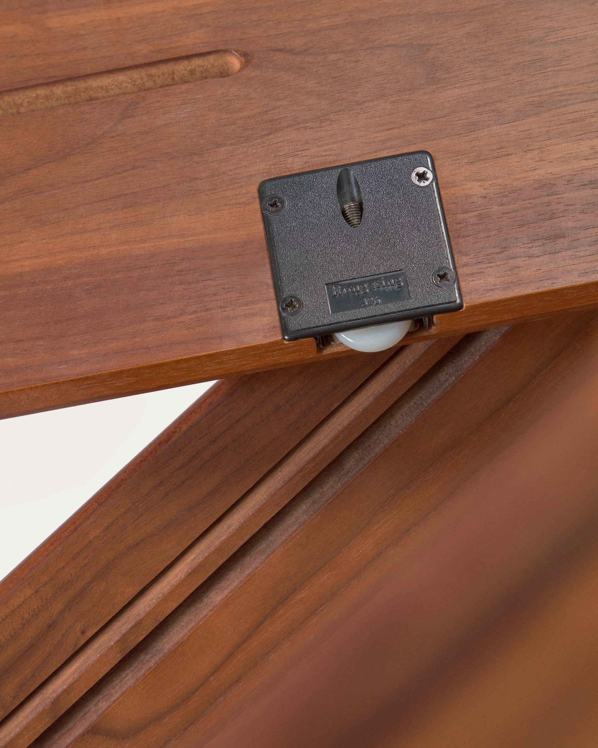Carolin in veneered walnut shelf unit 130 x 169 cm - Detail