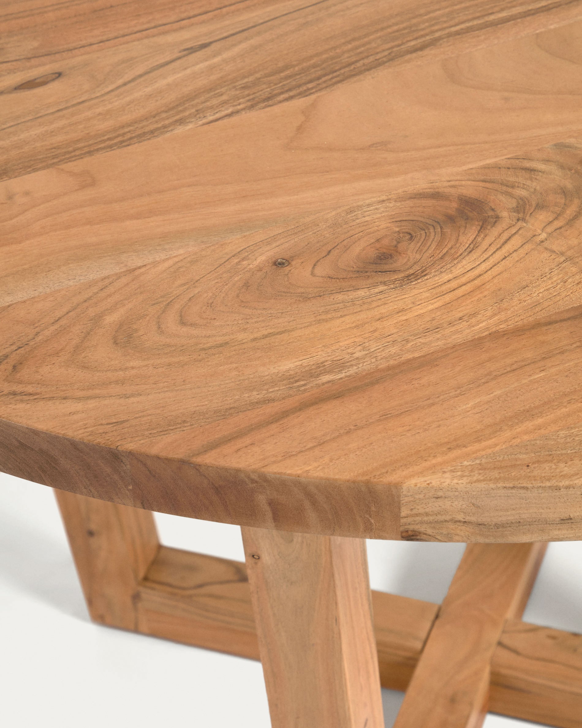 Nahla round table made from solid acacia wood with natural finish Ø 120 cm - Detail
