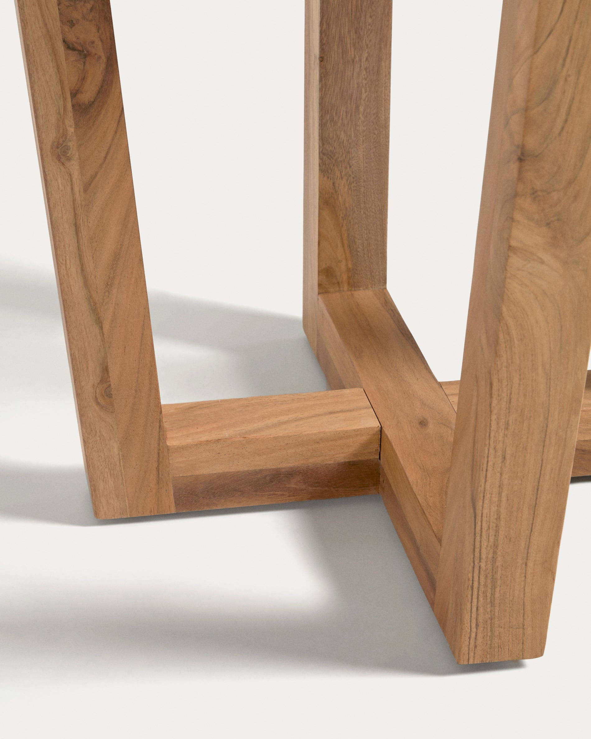 Nahla round table made from solid acacia wood with natural finish Ø 90 cm - Detail
