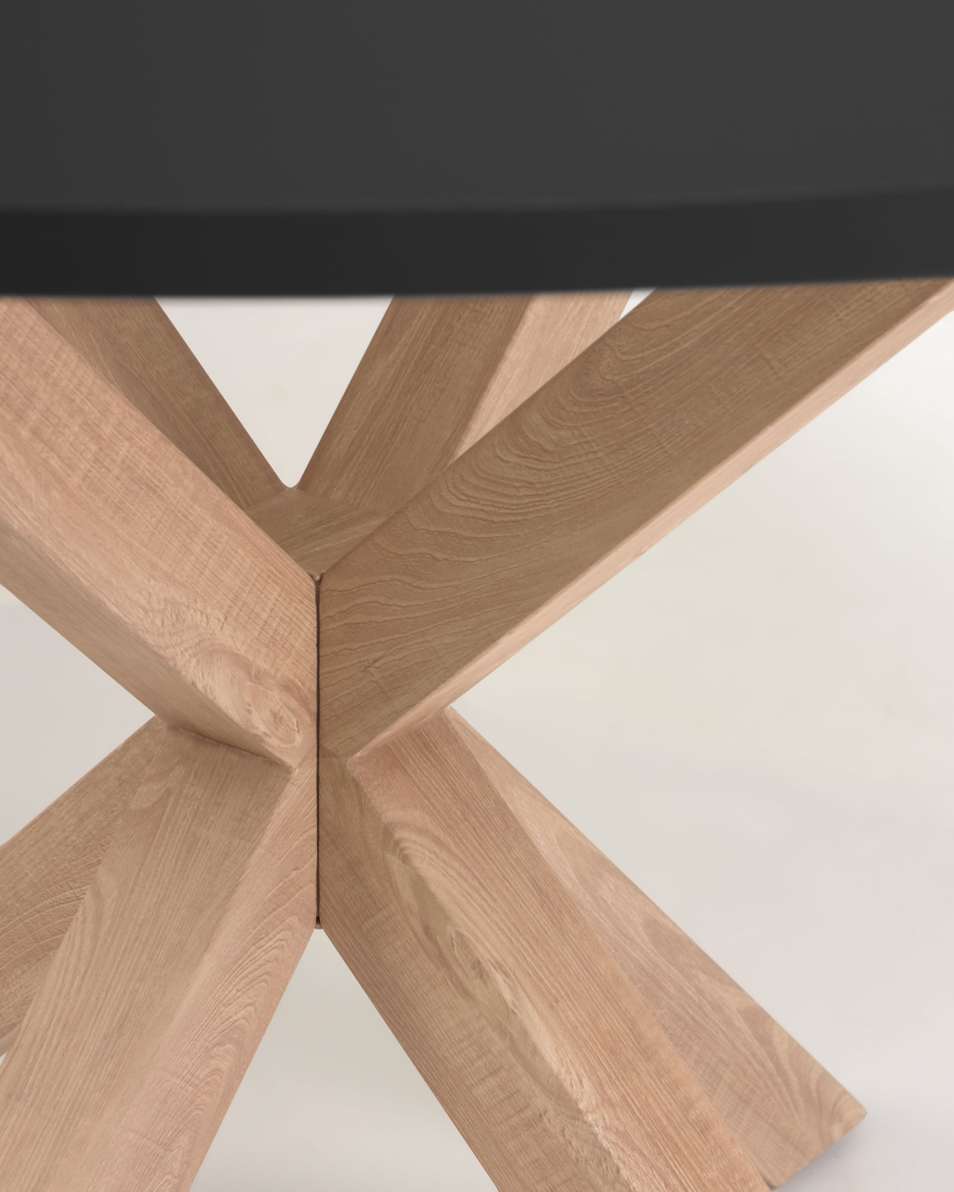 Argo black lacquered MDF round table wood effect steel legs Ø 120 cm - Detail
