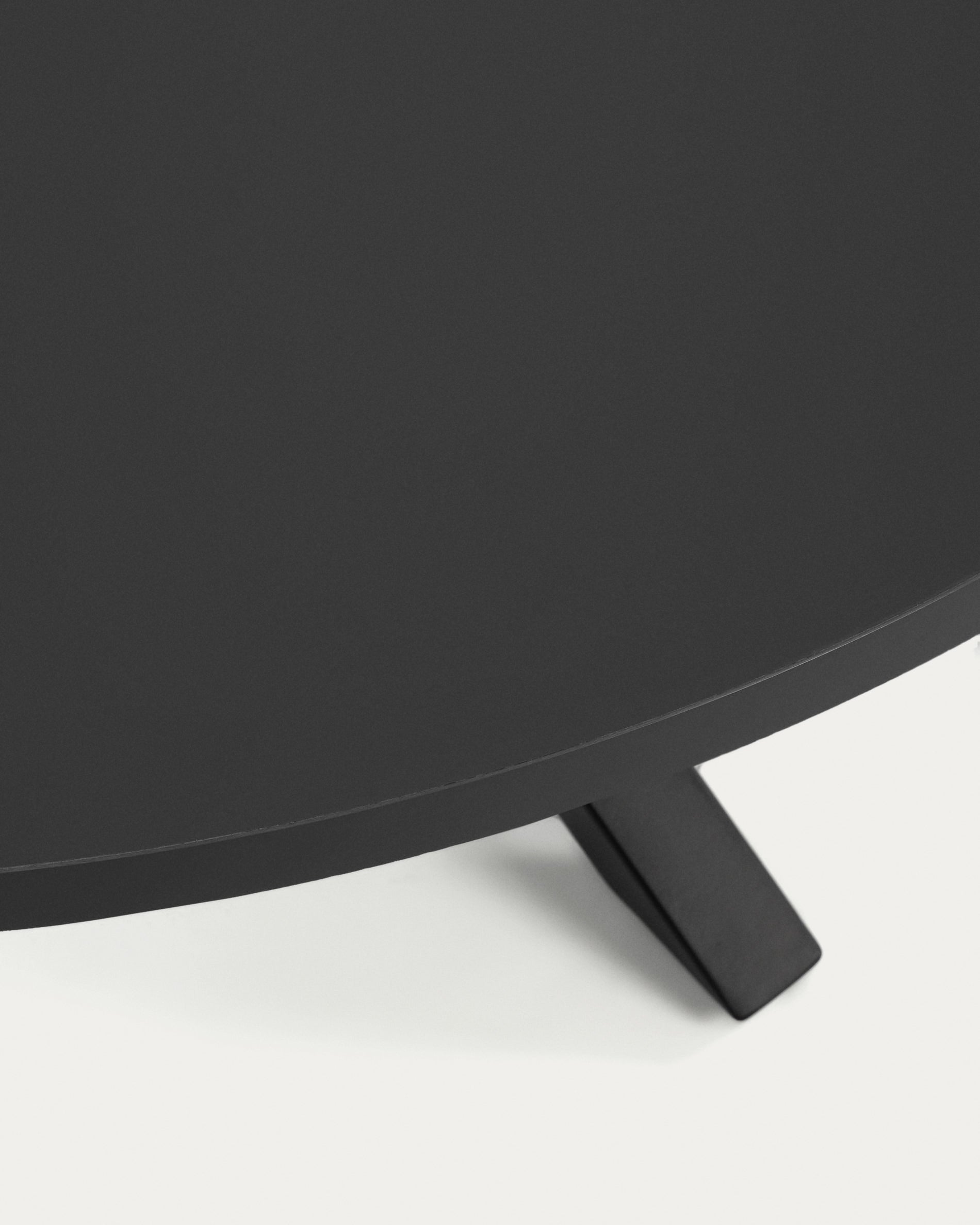 Argo round table in black lacquered MDF with steel legs with black finish Ø 120 cm - Detail