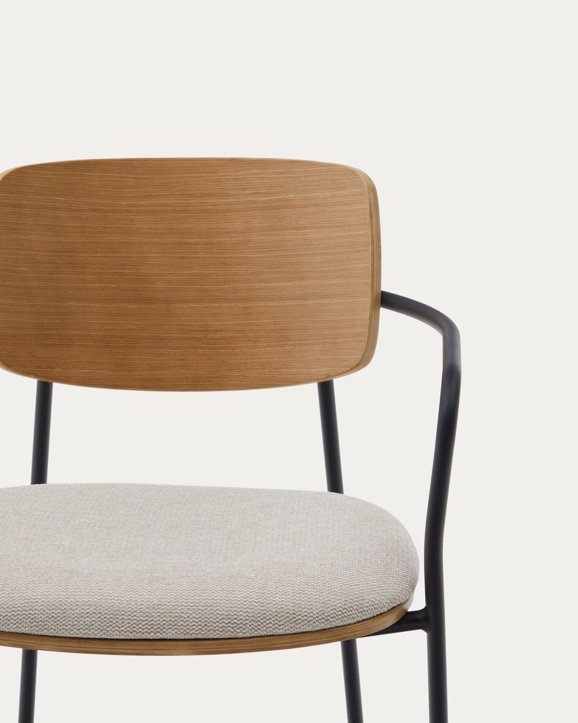 Maureen stackable chair in poplar plywood with light tone finish and black metal legs, 100% FSC. - Detail