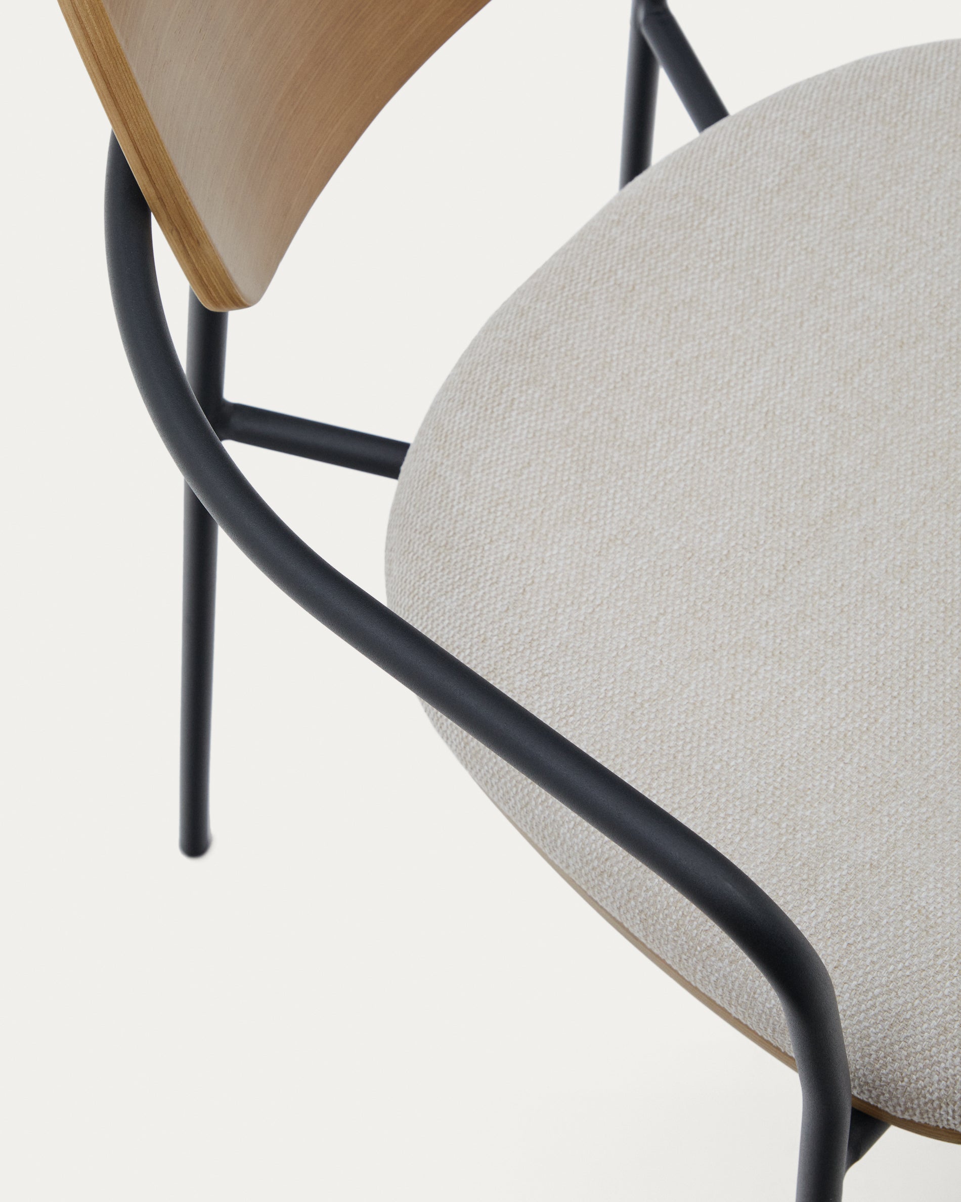 Maureen stackable chair in poplar plywood with light tone finish and black metal legs, 100% FSC. - Detail