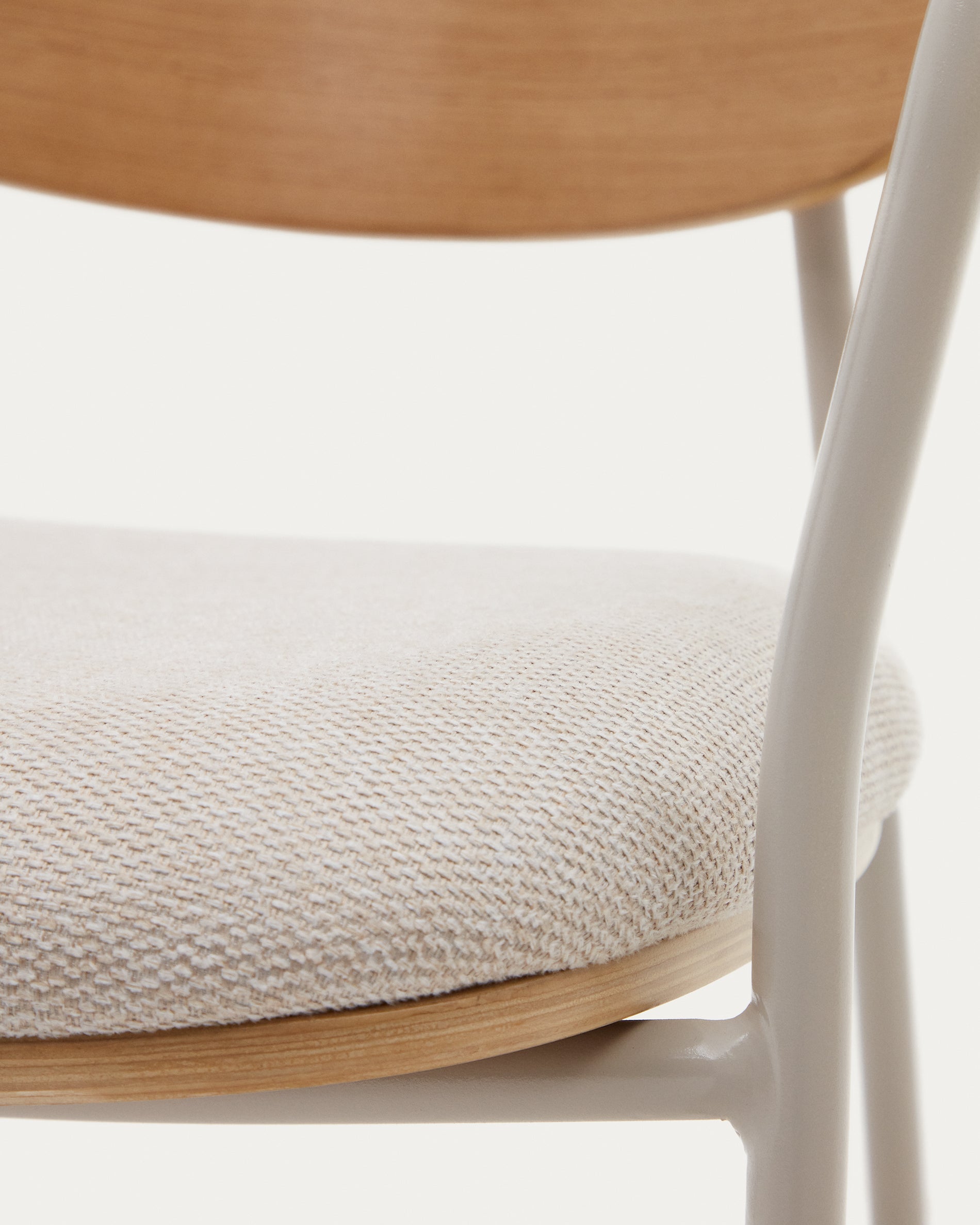 Maureen stackable chair in poplar plywood with light tone finish and beige metal legs, 100% FSC - Detail