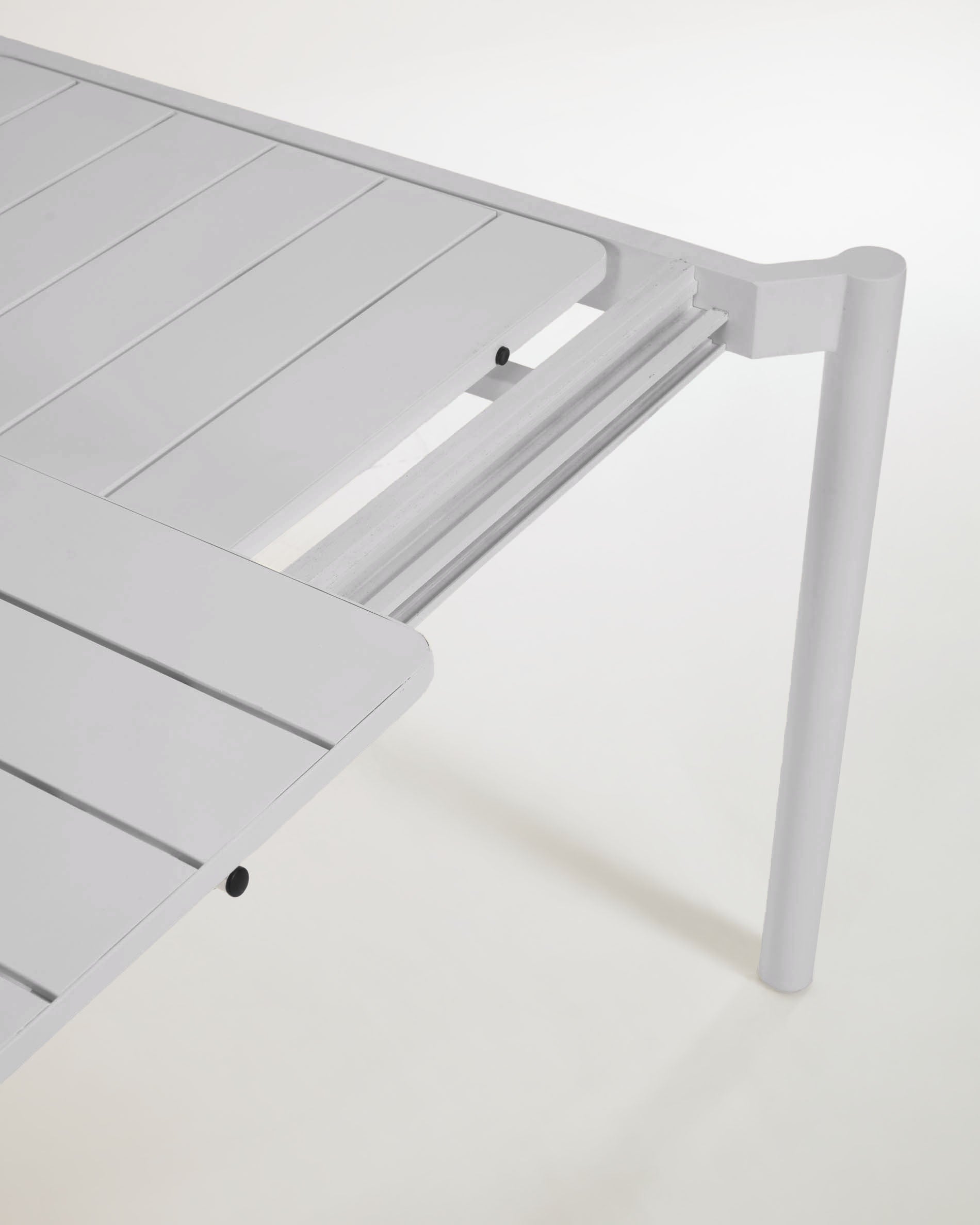 Zaltana extendable outdoor table made of aluminium in a light grey finish, 180 (240) x 100 cm - Detail