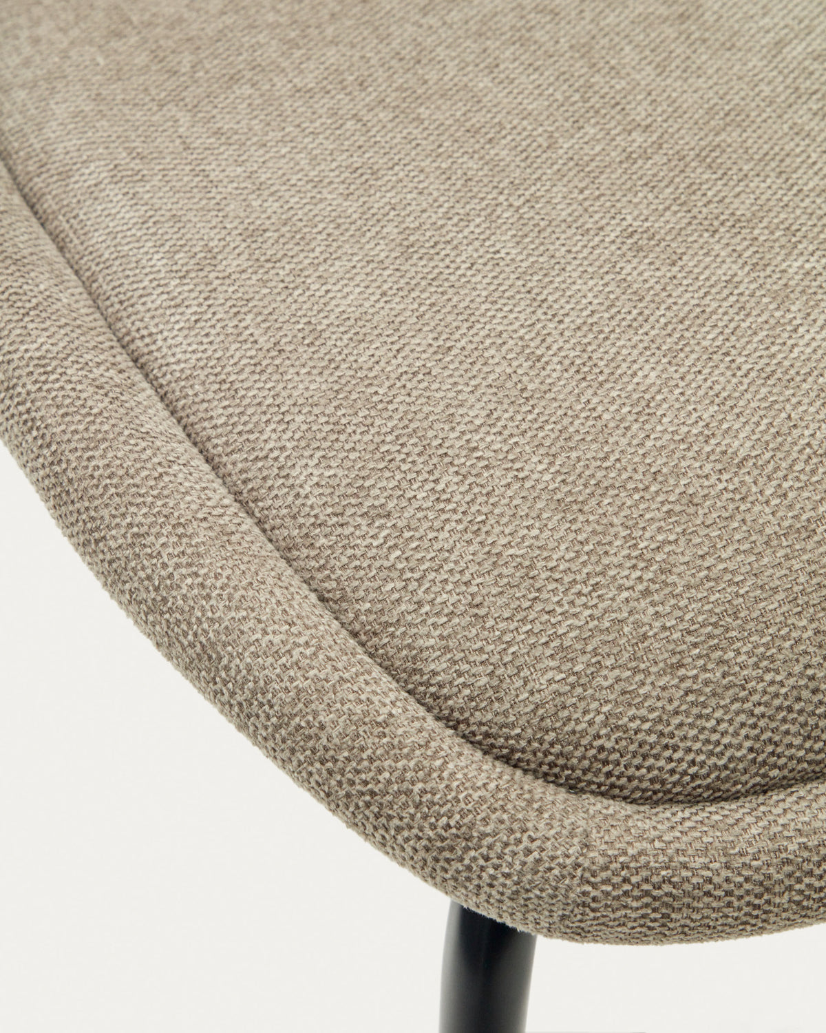 Aimin chair in brown chenille and steel legs with a matte black painted finish - Detail