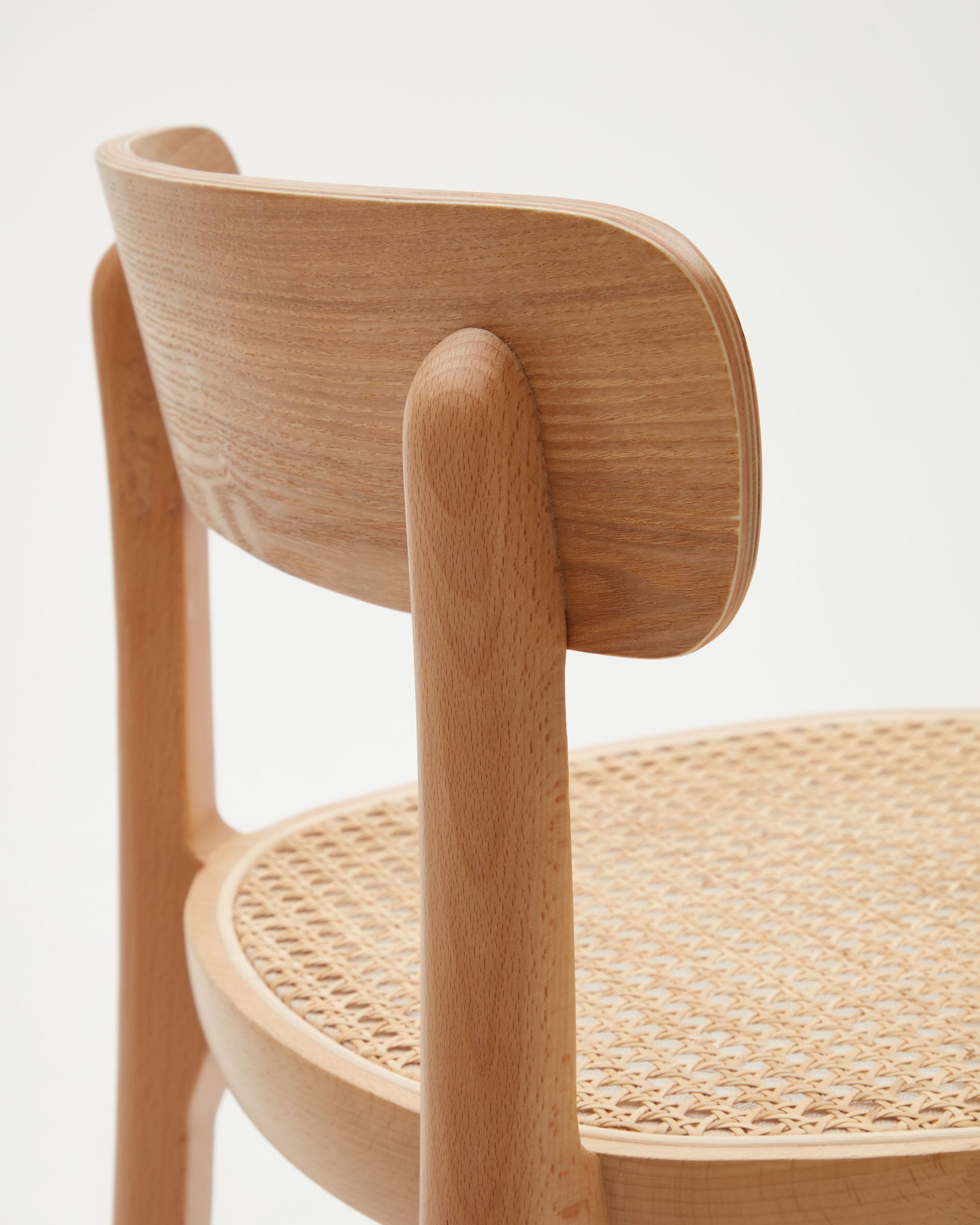 Romane stool beechwood stool with a natural finish, ash wood veneer and ratan seat 75 cm - Detail