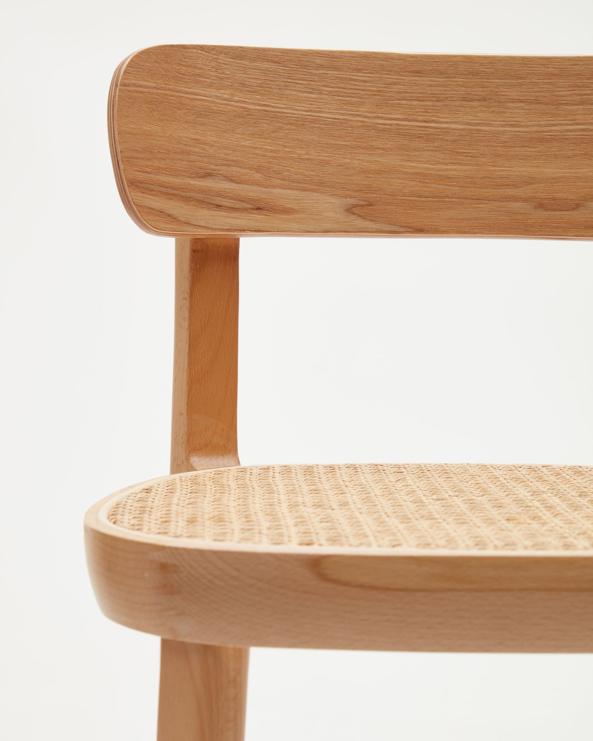 Romane stool beechwood stool with a natural finish, ash wood veneer and ratan seat 75 cm - Detail