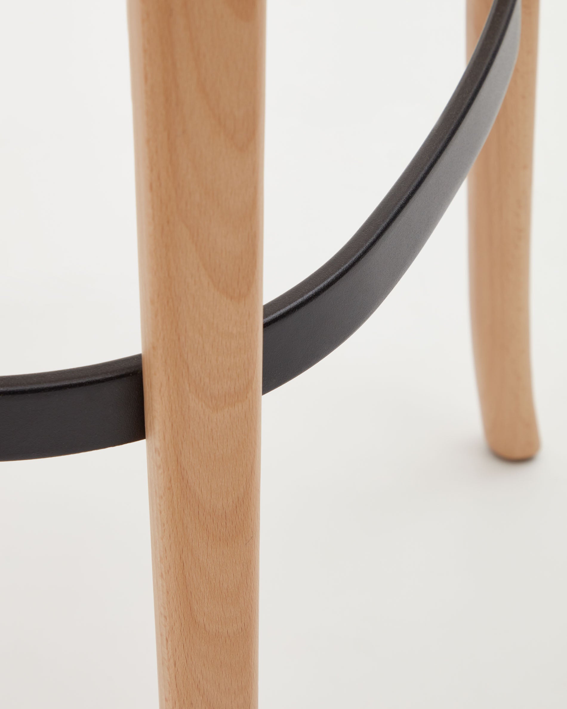 Romane stool beechwood stool with a natural finish, ash wood veneer and ratan seat 75 cm - Detail