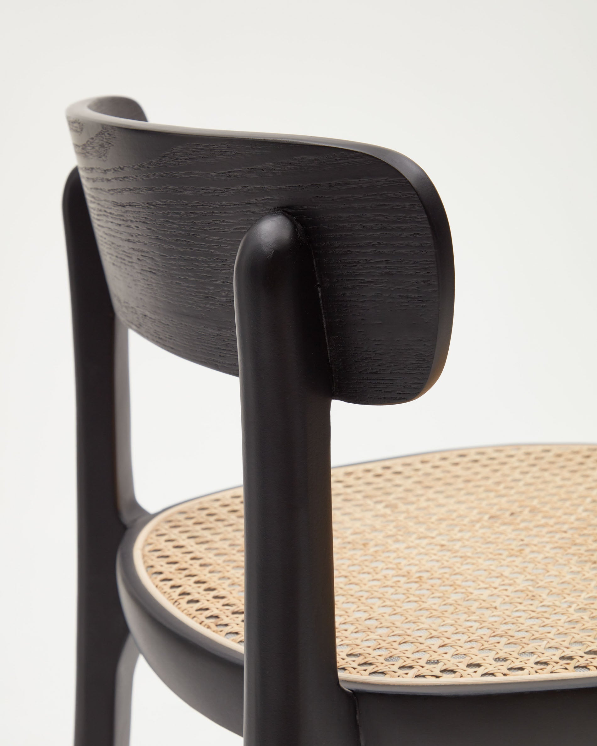 Romane beechwood stool with a black finish, ash wood veneer and ratan seat height 75 cm - Detail