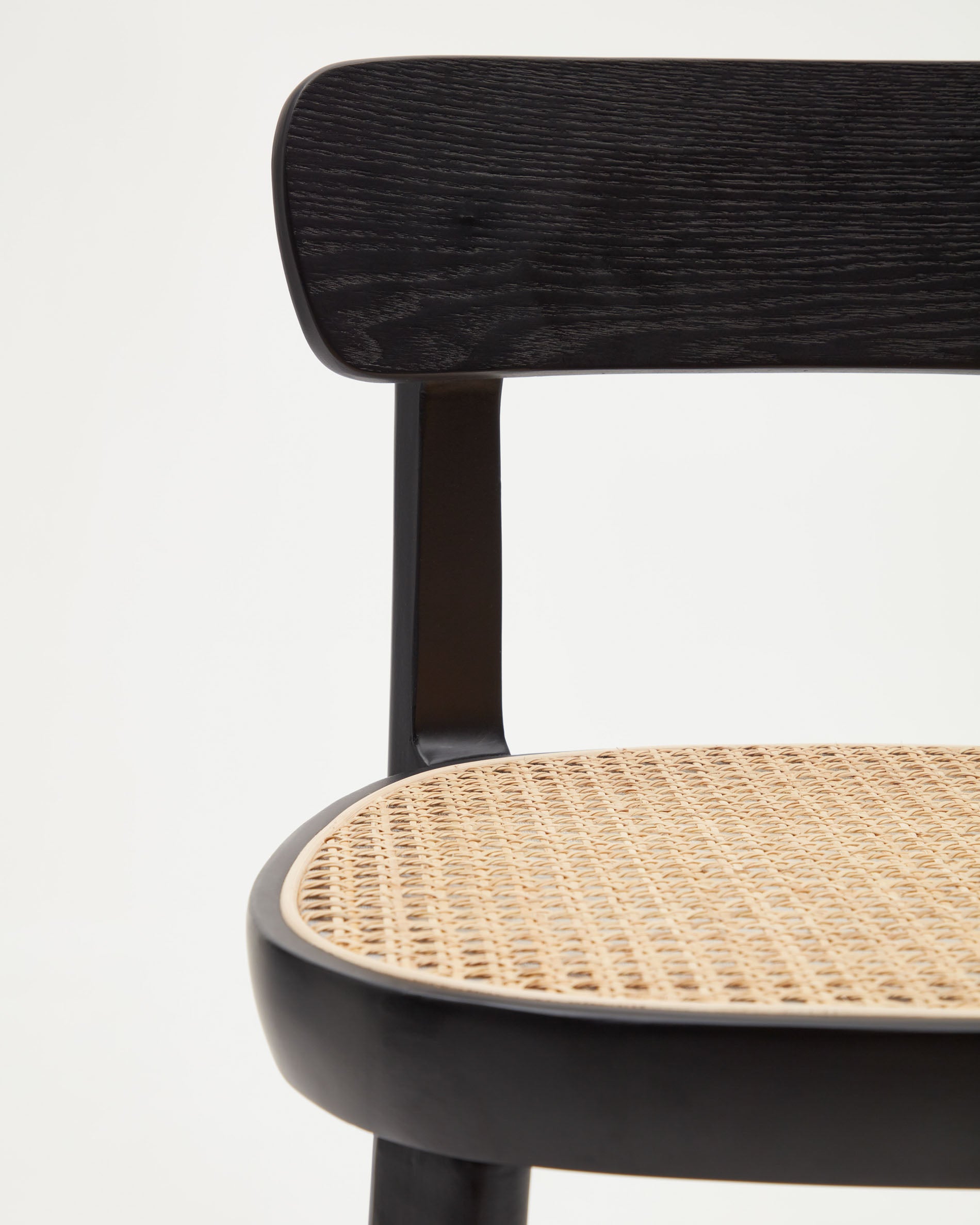 Romane beechwood stool with a black finish, ash wood veneer and ratan seat height 75 cm - Detail