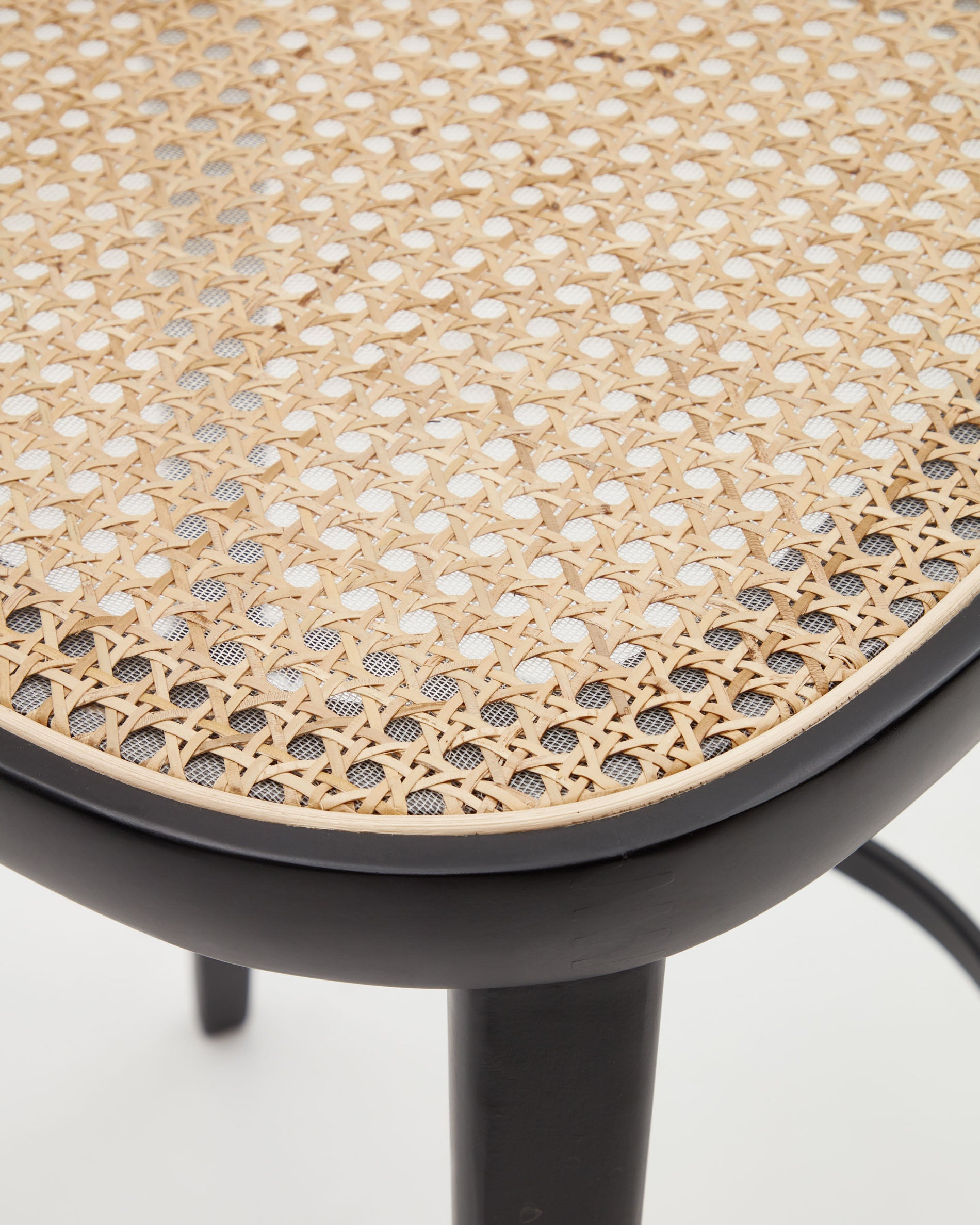 Romane beechwood stool with a black finish, ash wood veneer and ratan seat height 75 cm - Detail