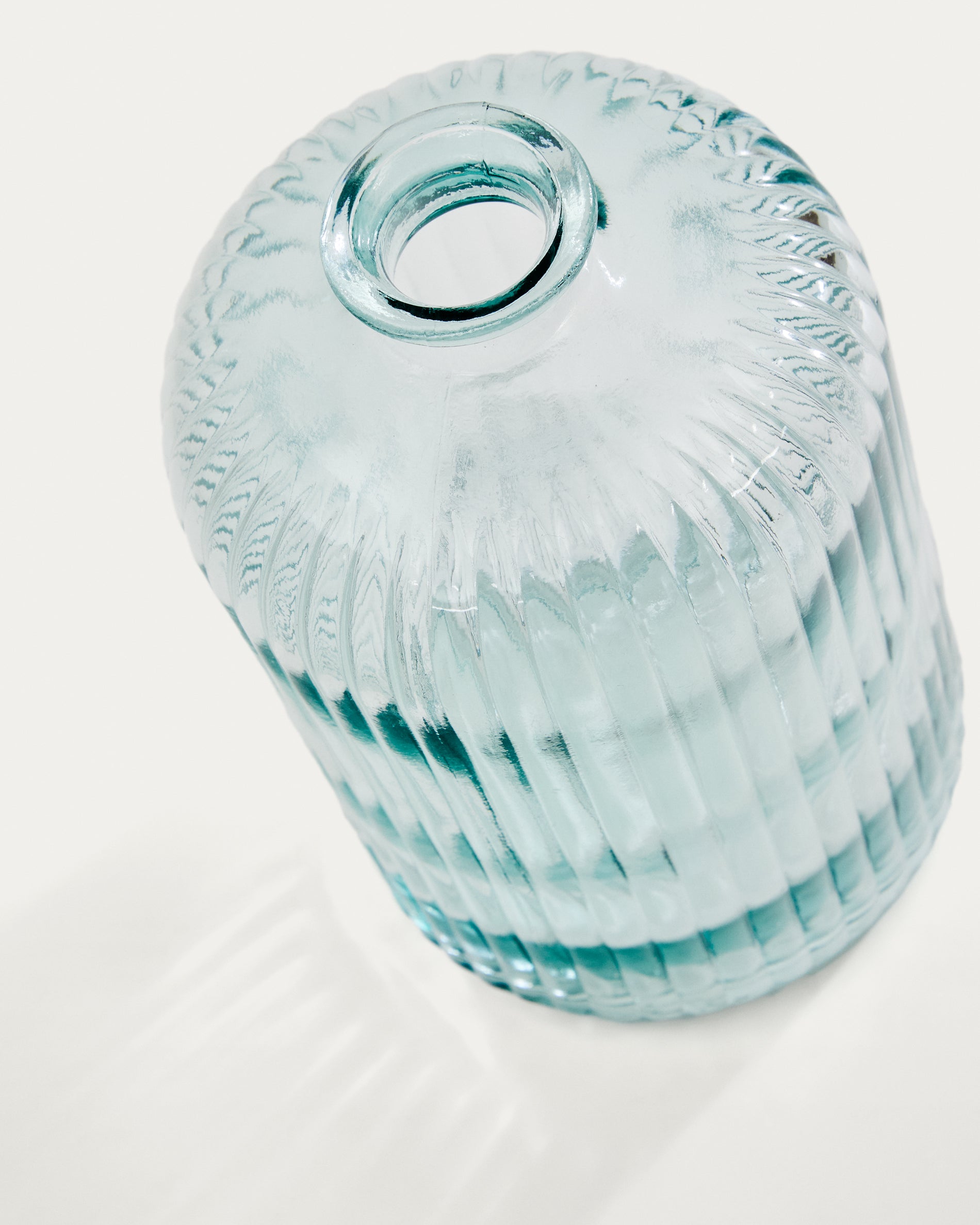 Large Marba bottle made of transparent recycled glass - Detail