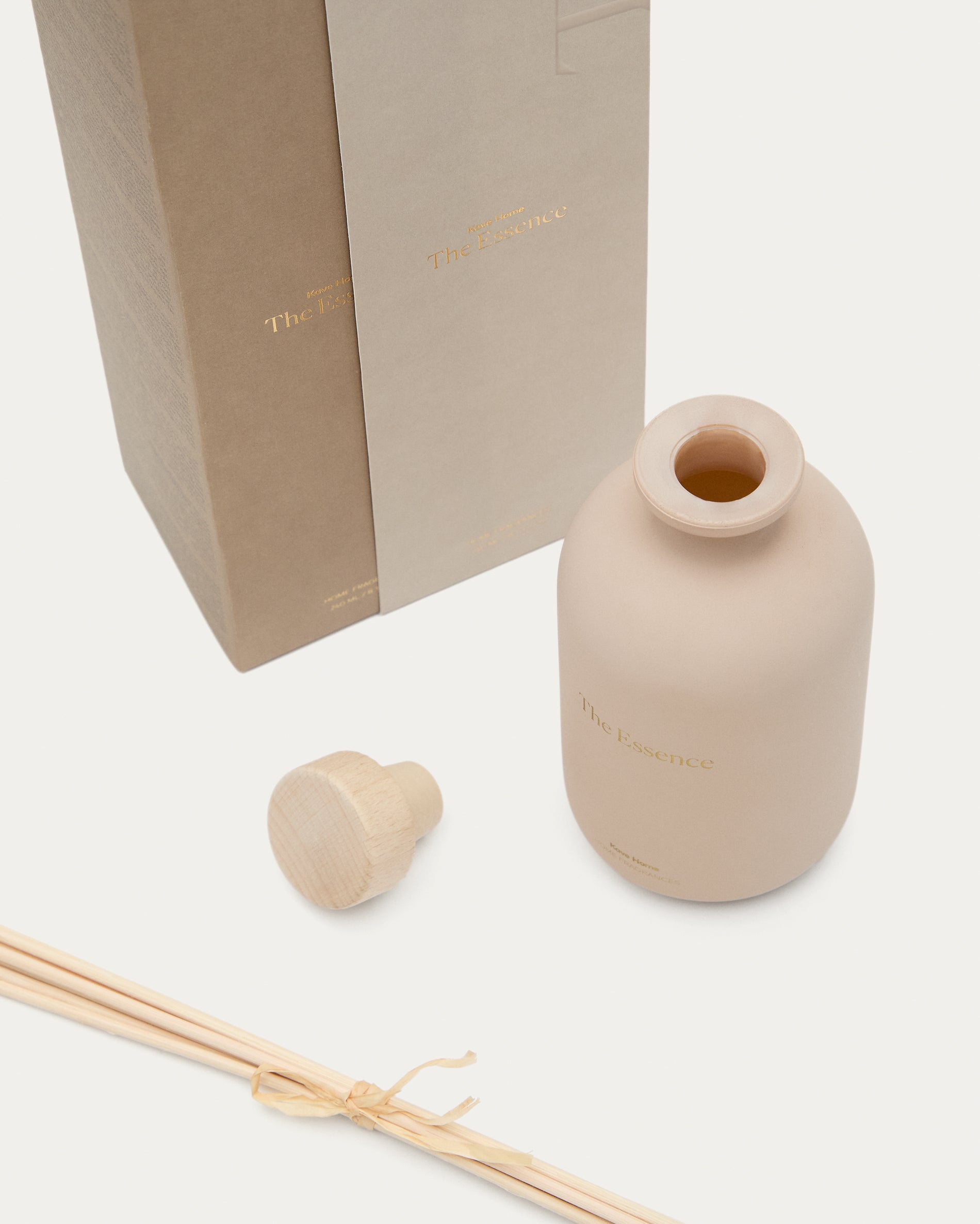 240ml The Essence fragrance reed diffuser - Detail
