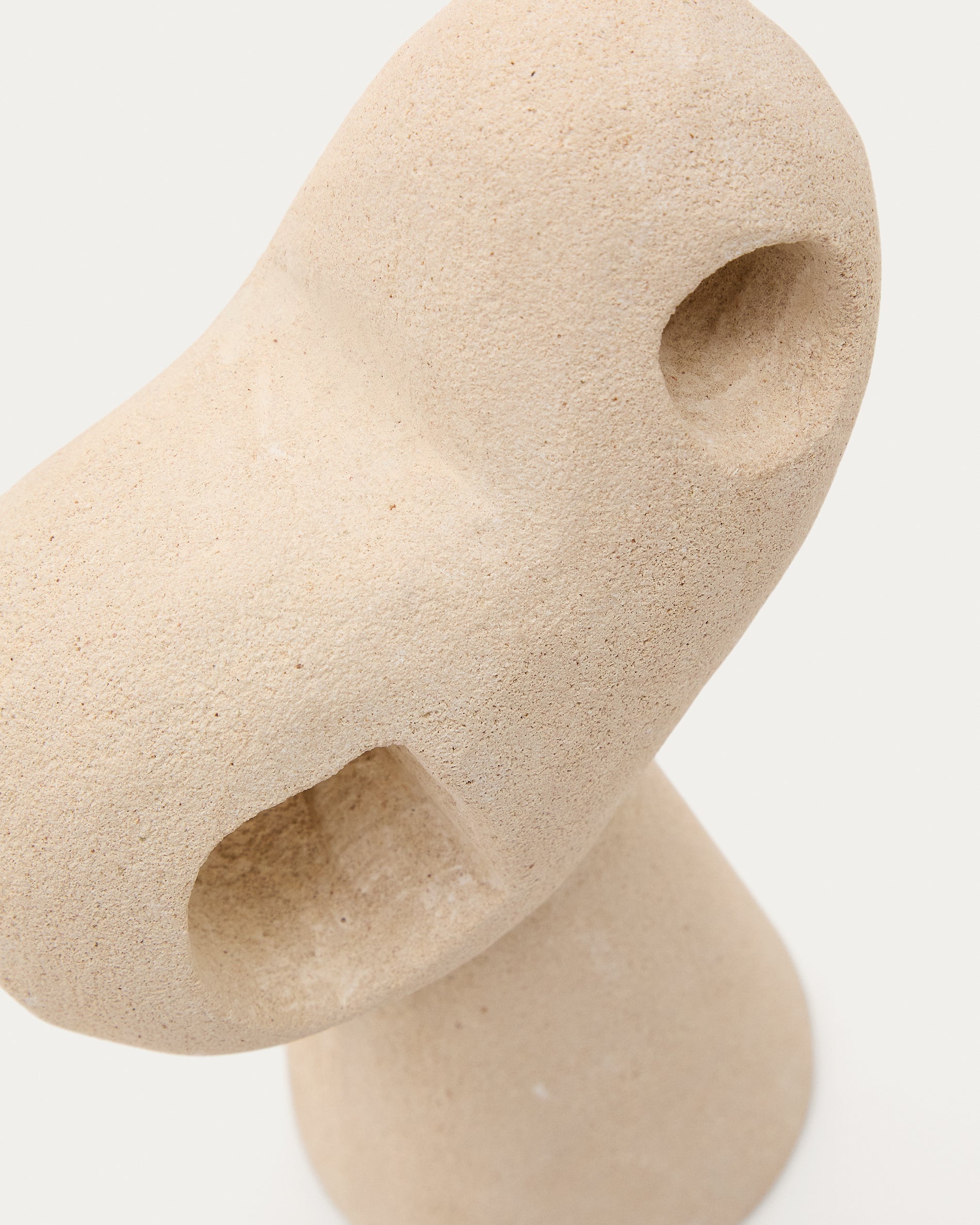Arif set of stone sculptures in a beige and black finish, 12 cm / 23 cm - Detail