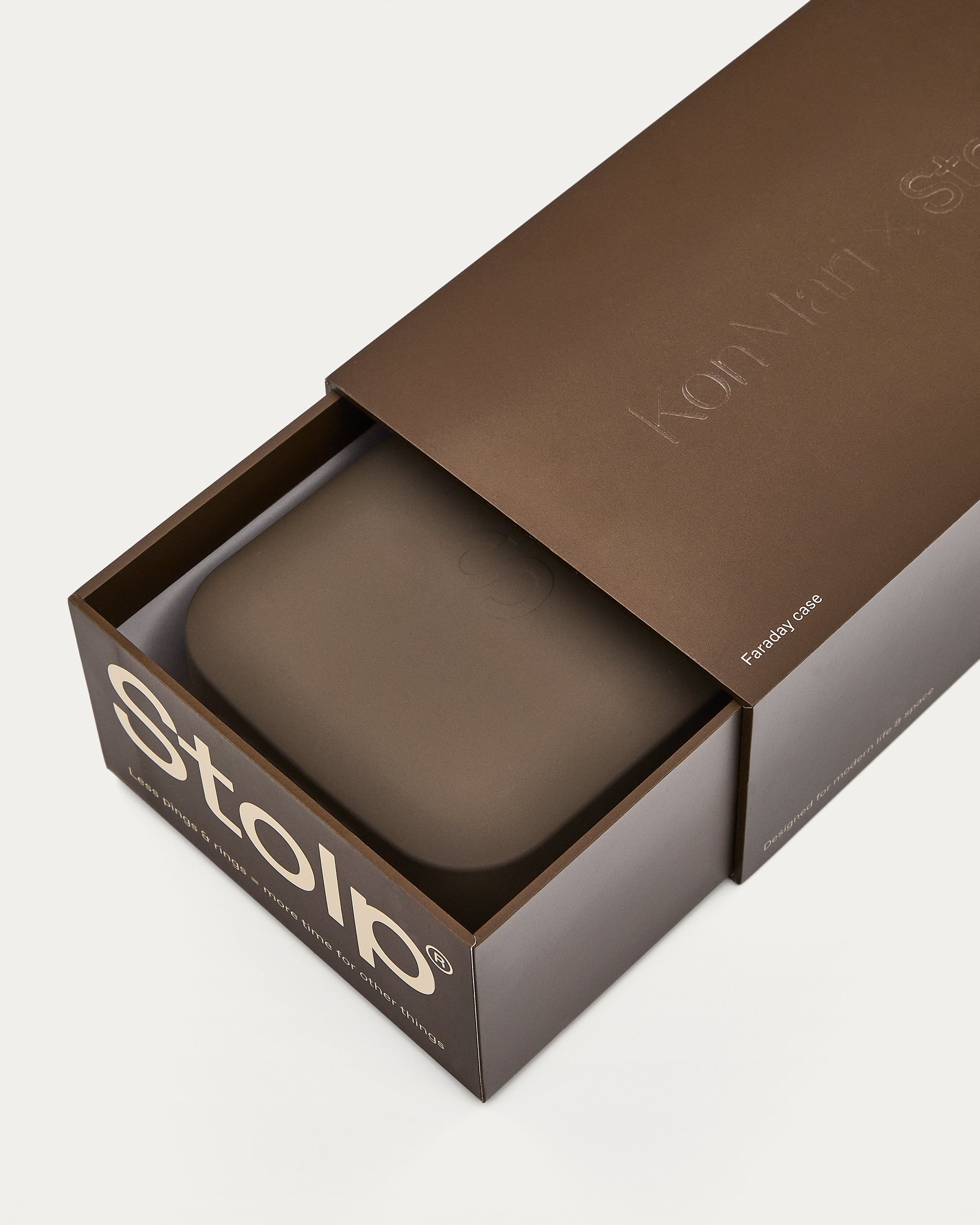 Faraday box for mobile phones in collaboration with Stolp® x KonMari, brown - Detail