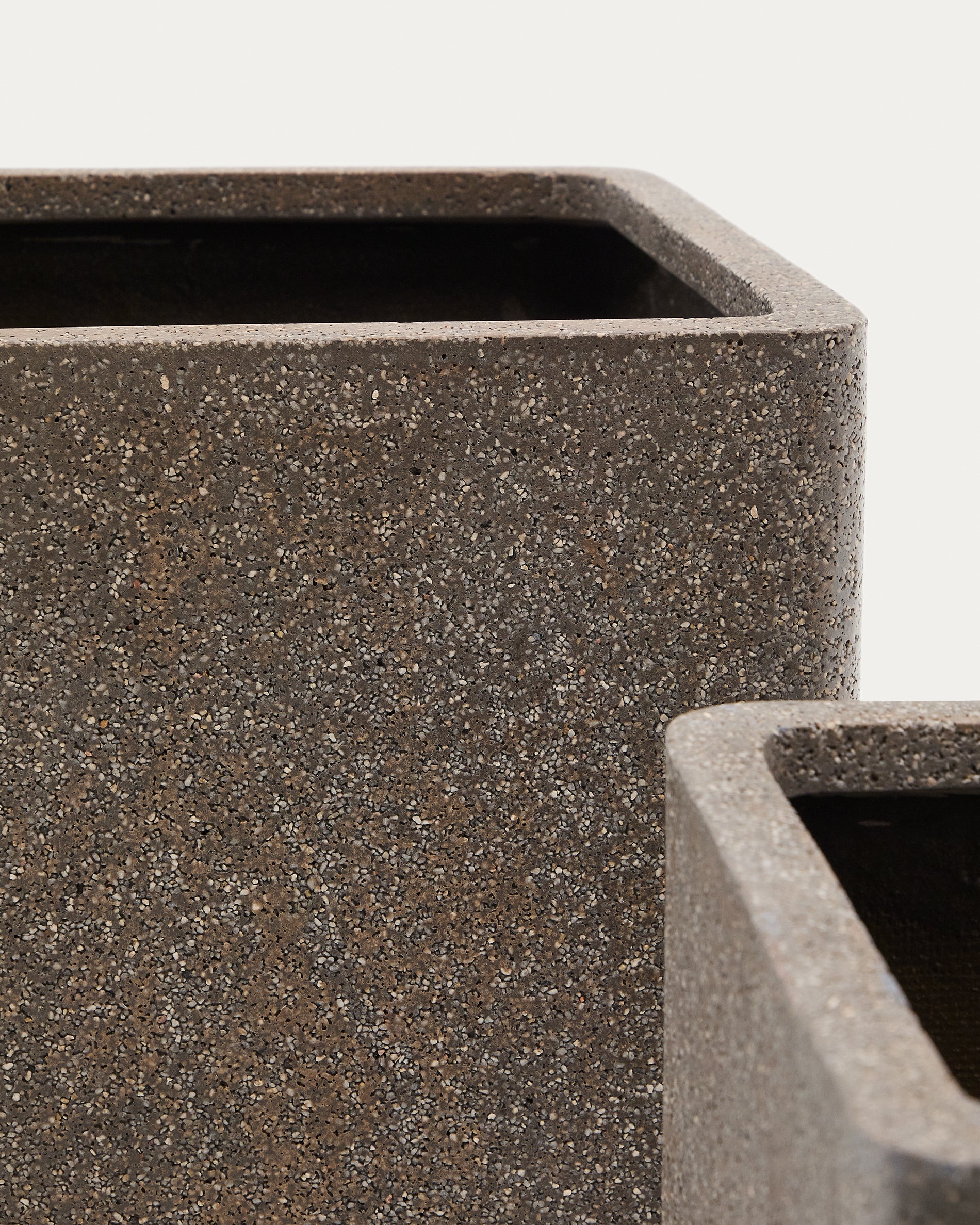 Set of 2 Minoa planters with brown stone effect 44 x 44 cm - Detail