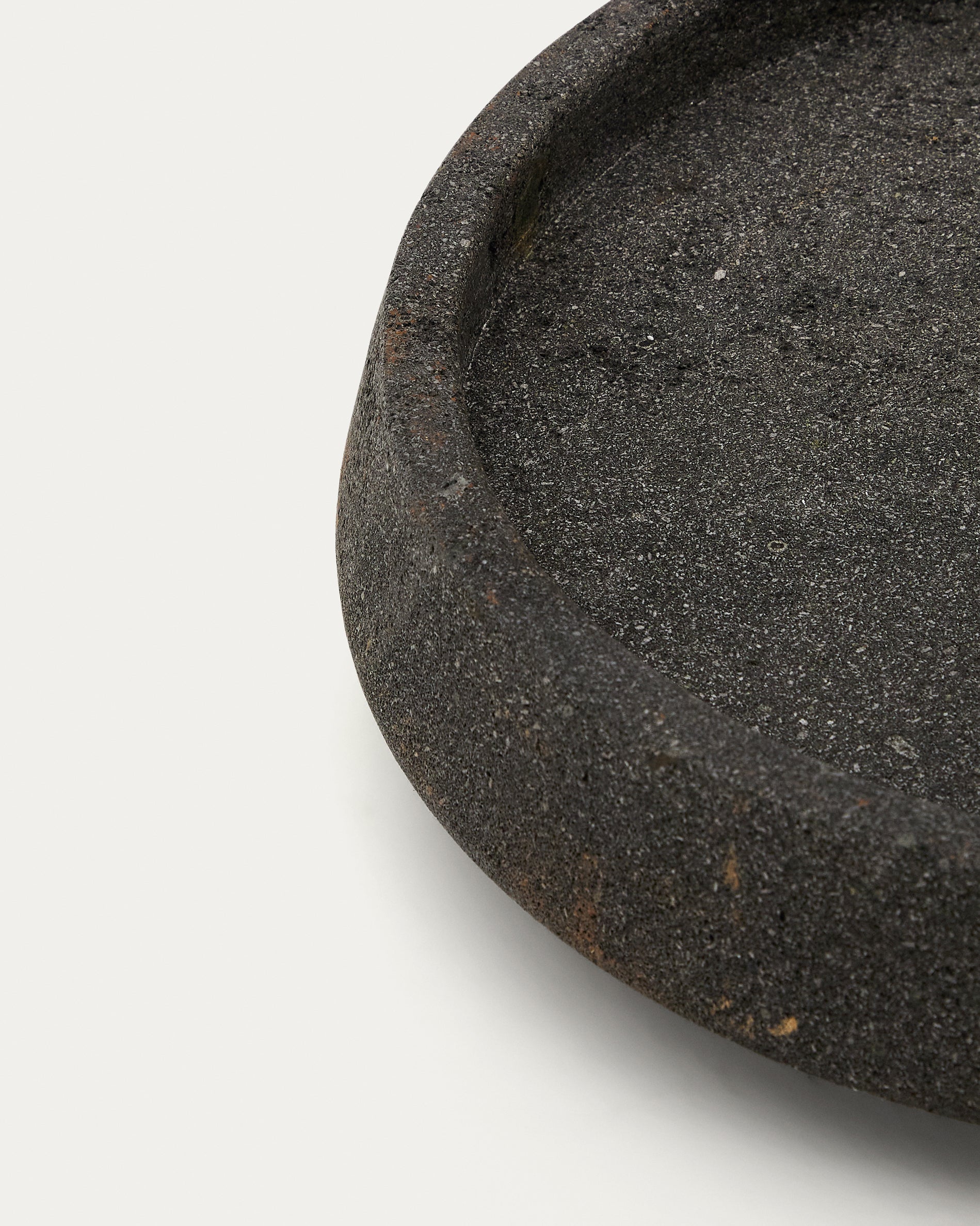 Naro centrepiece in black stone and teak wood Ø38cm - Detail