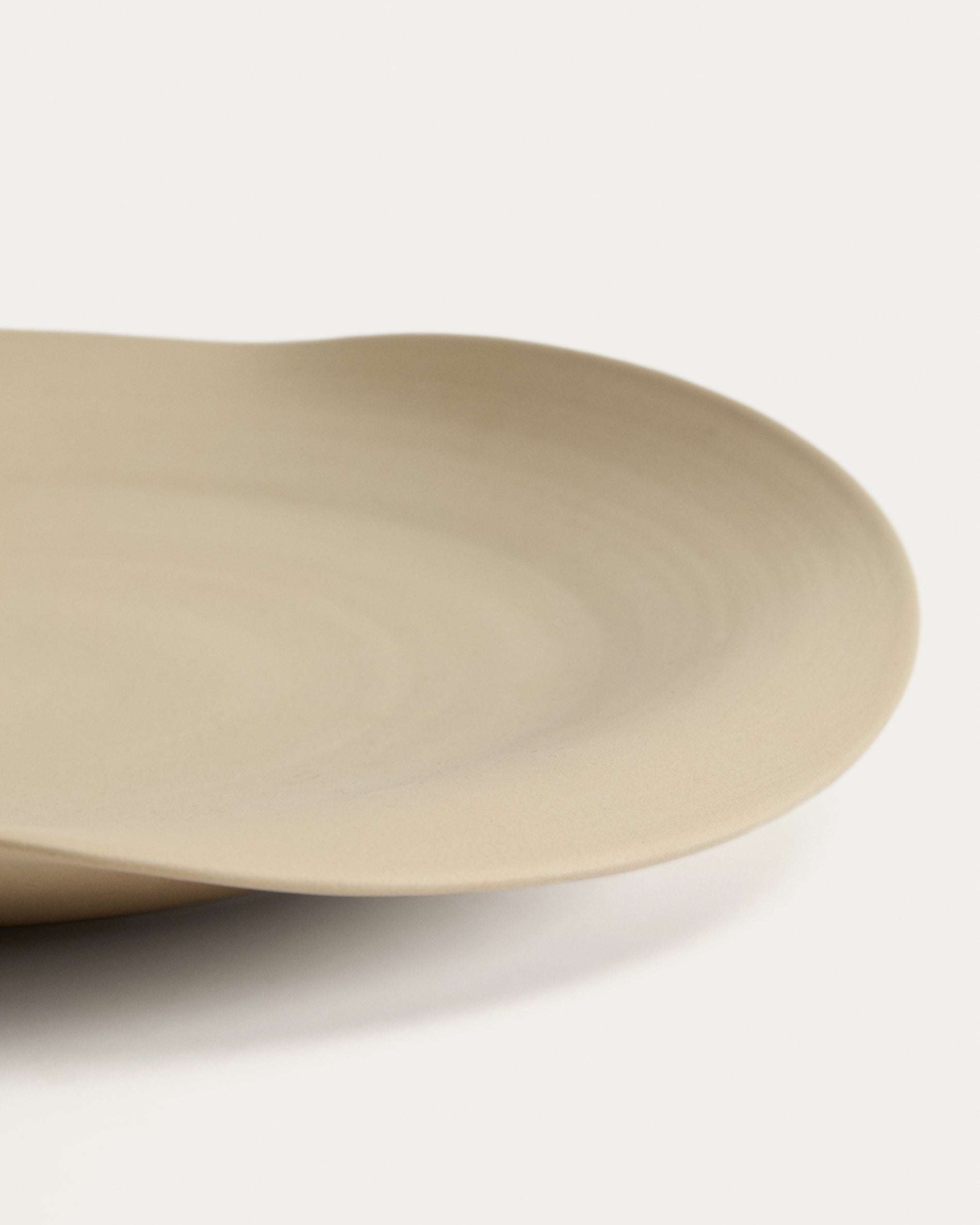 Ebenor beige ceramic table centerpiece Ø 30 cm - Detail