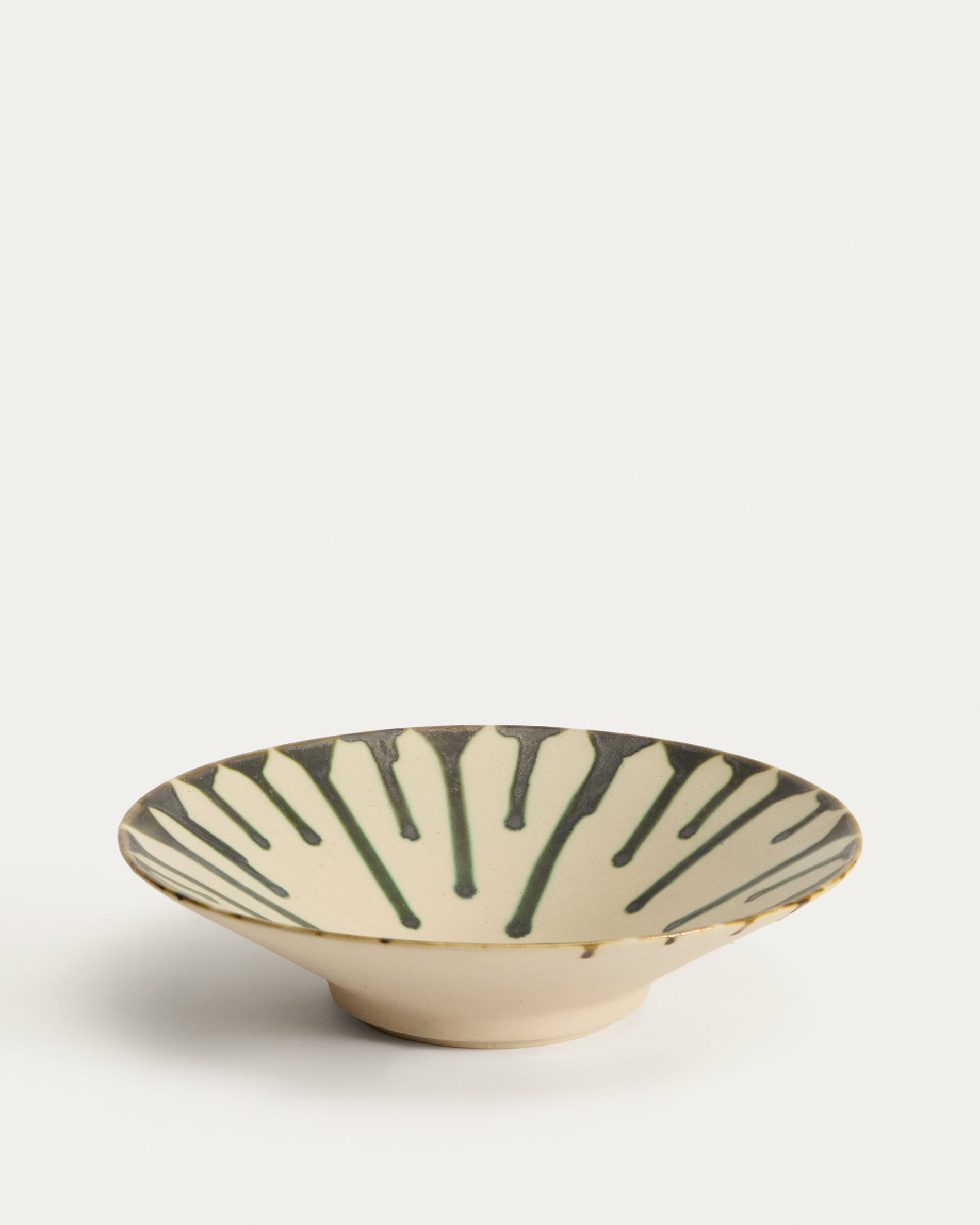 Olmera ceramic centrepiece in beige and green Ø 36.5 cm - Product View