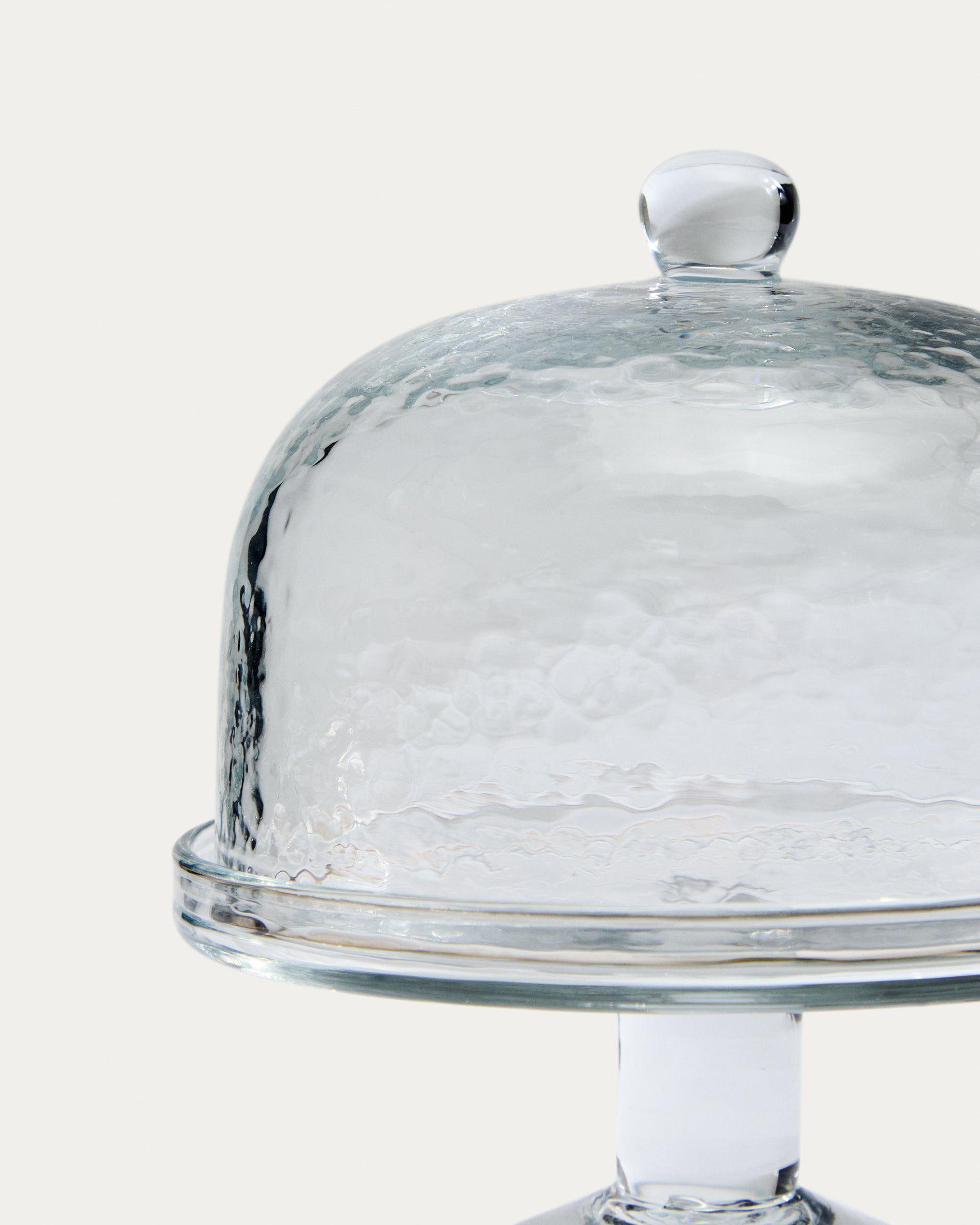 Sileia transparent recycled glass cake plate - Detail