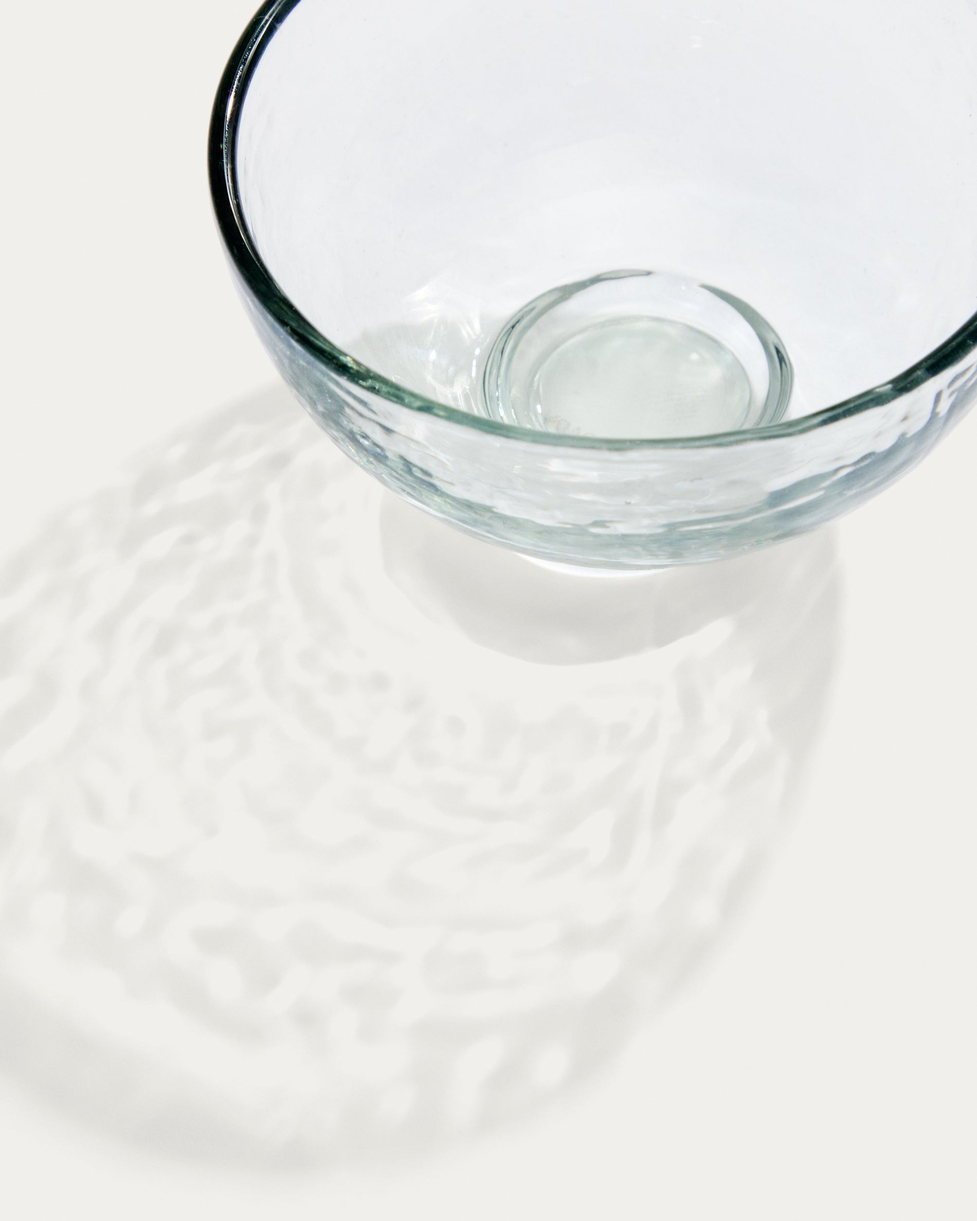 Sileia small bowl made of transparent recycled glass - Detail
