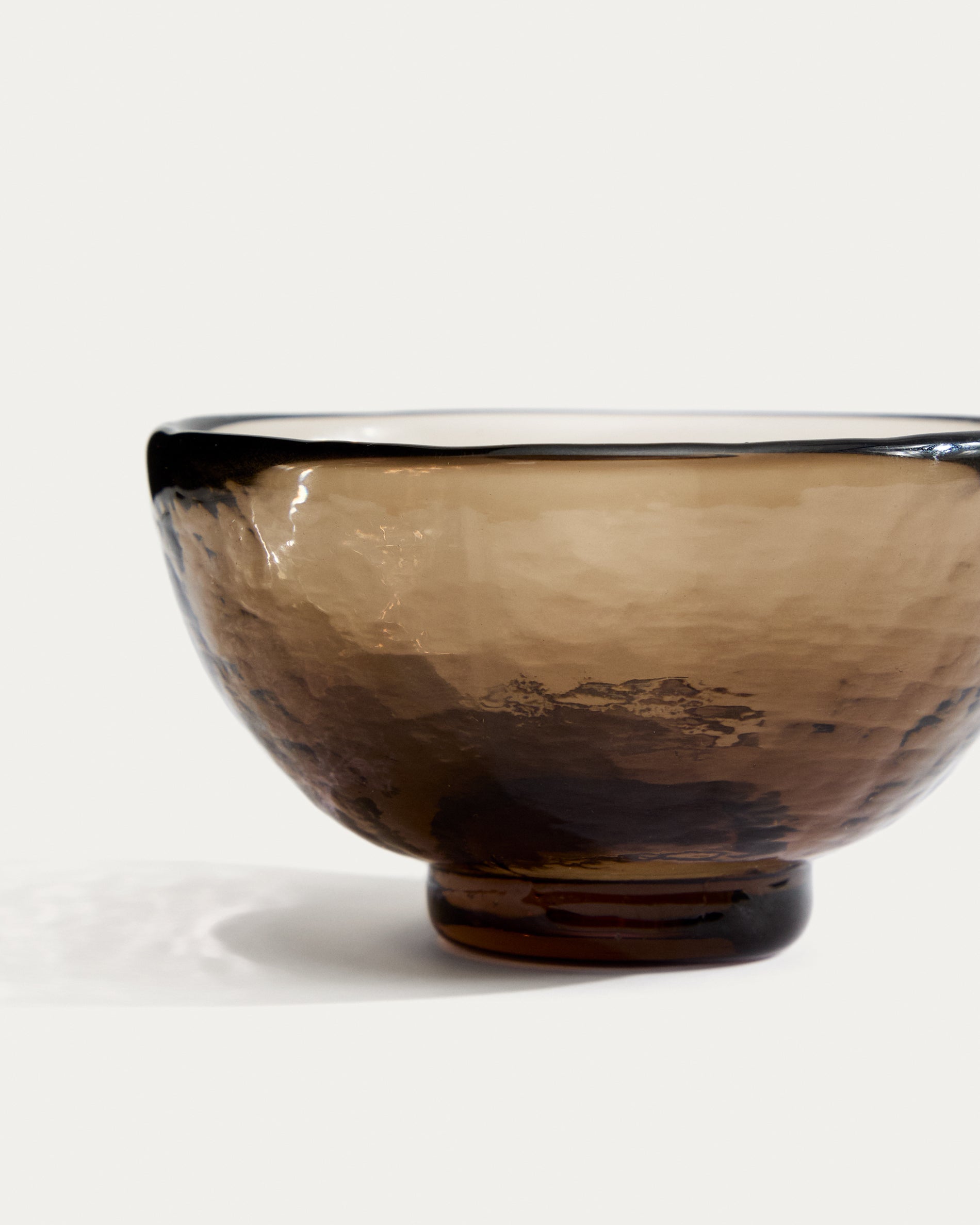 Sileia small bowl made of brown recycled glass - Detail
