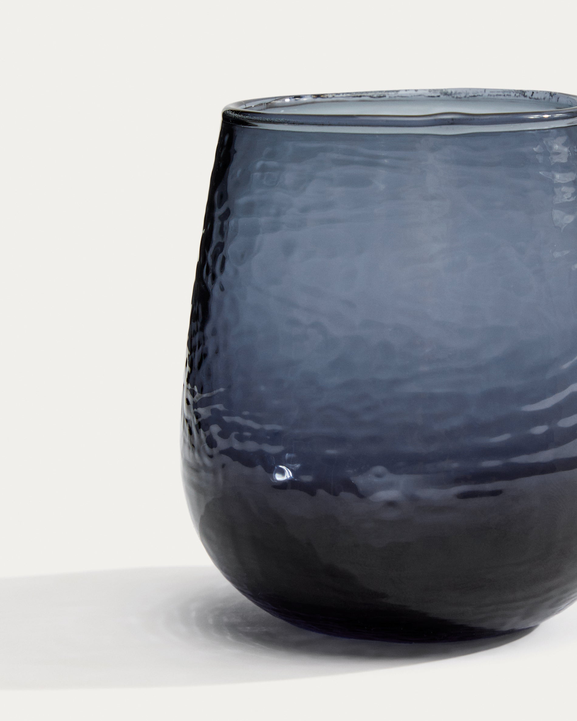 Sileia cup made of blue recycled glass - Detail