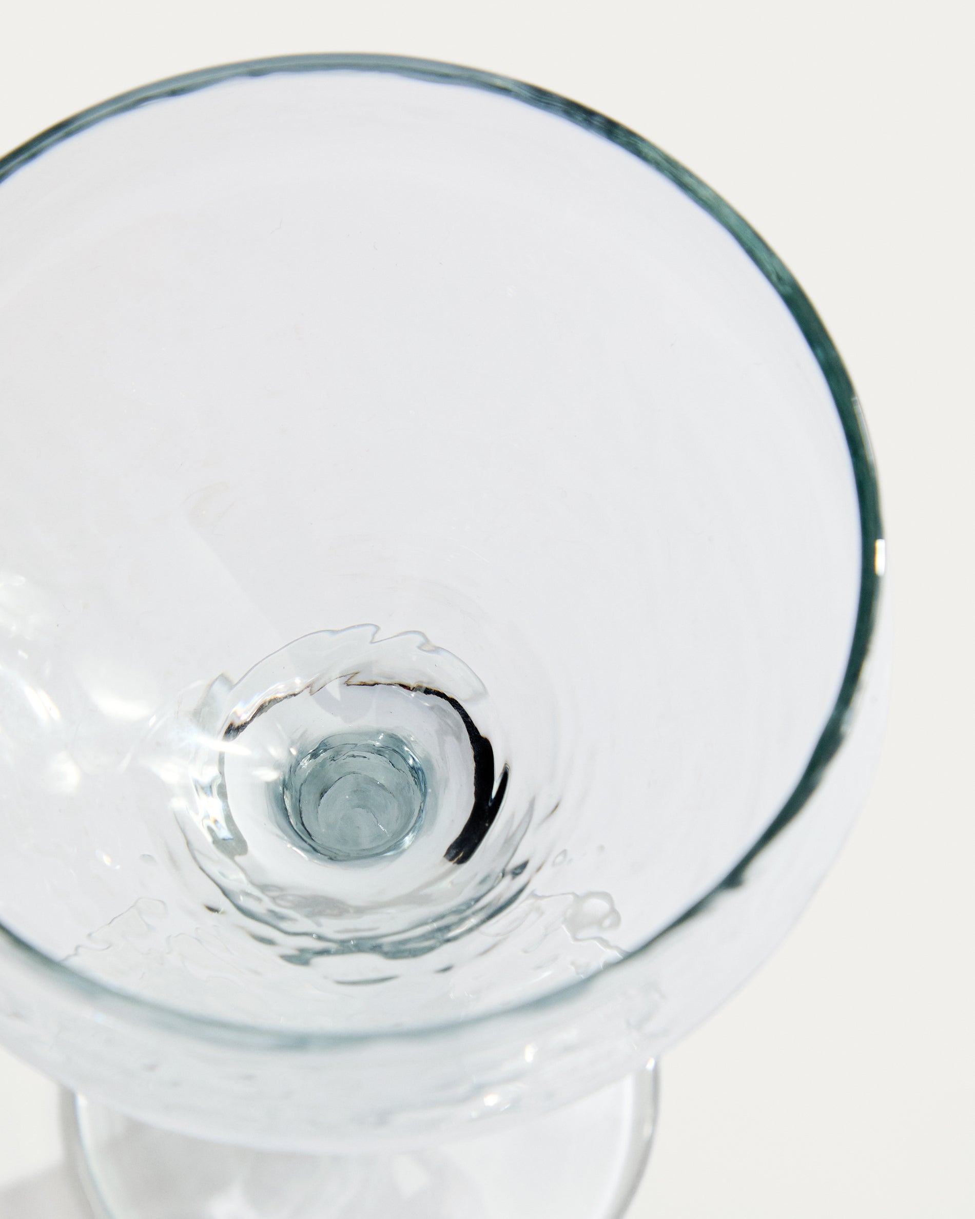 Sileia wine glass made of transparent recycled glass - Detail