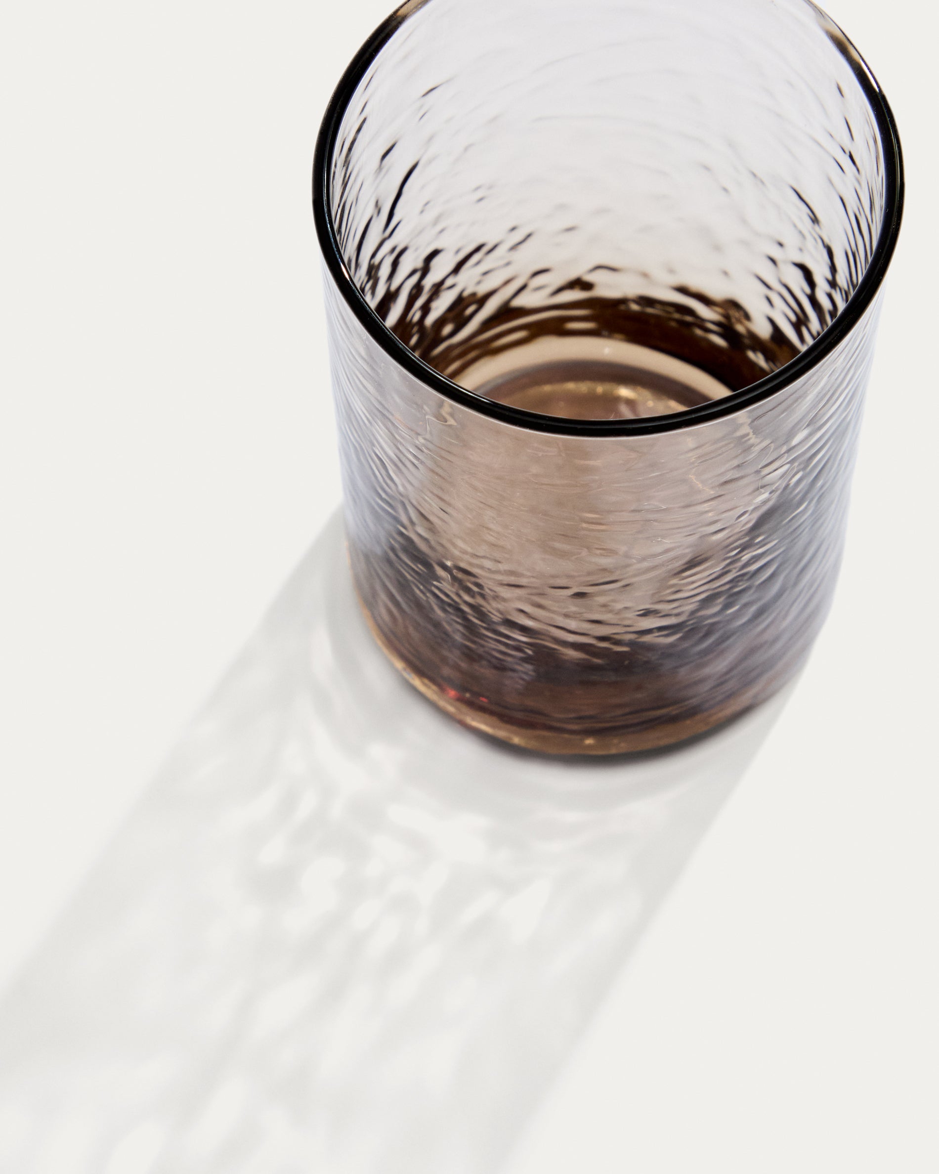 Obila cup made of brown recycled glass - Detail